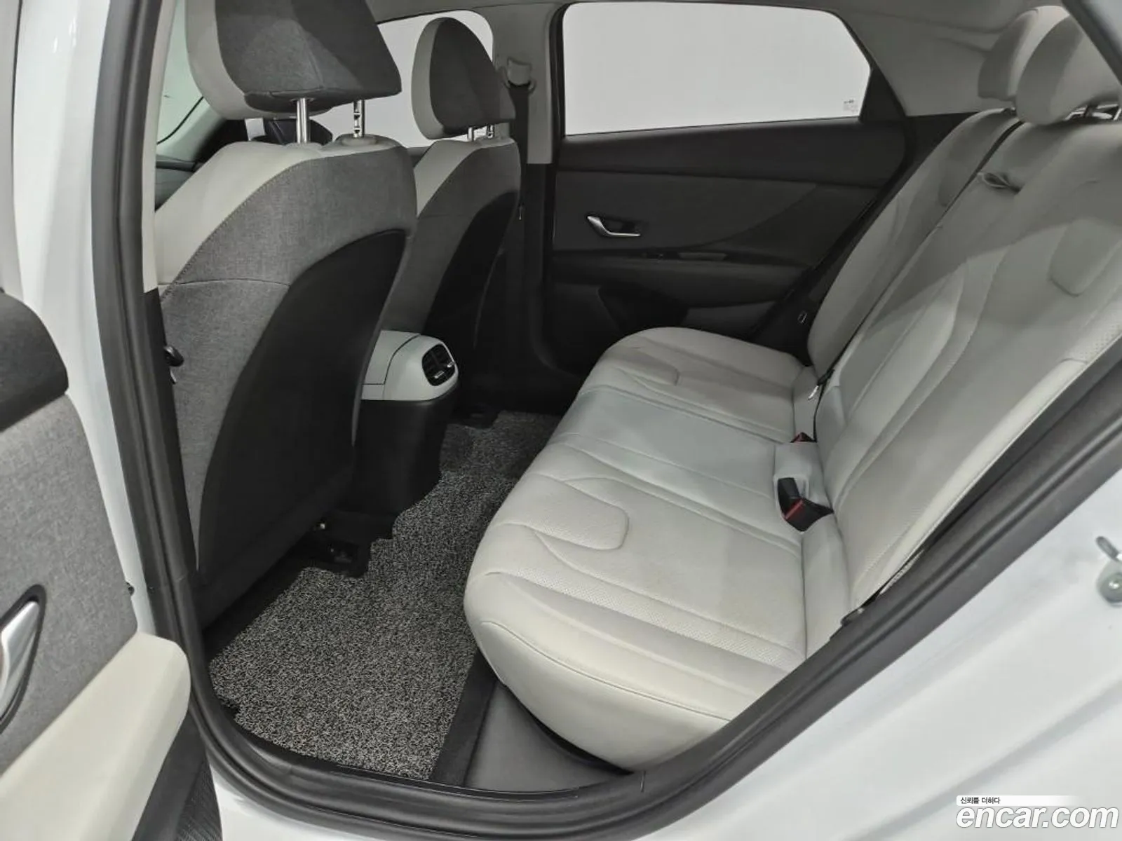 Hyundai Elantra 2020 — 16