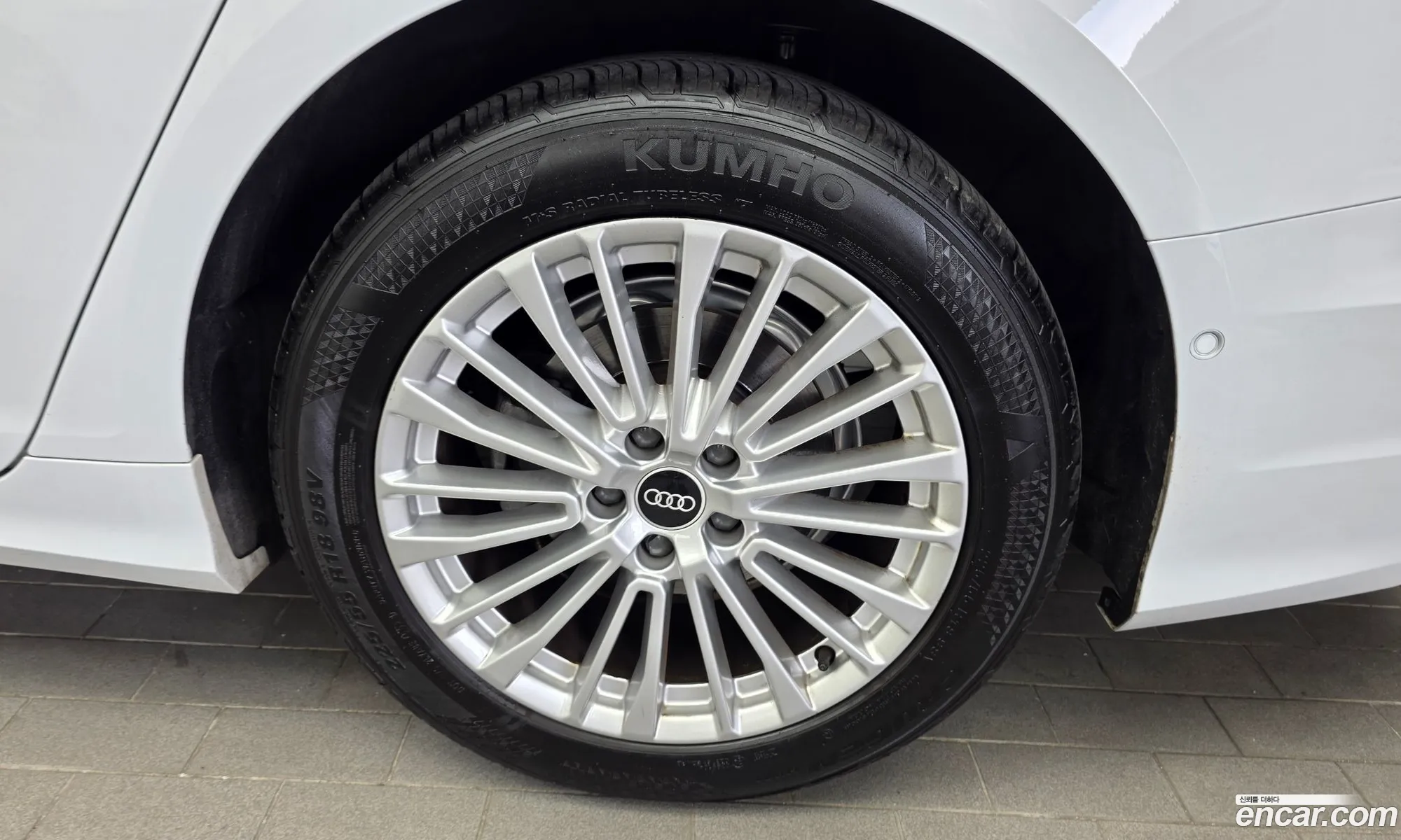 Audi A6 2021 WAUZZZF26MN017921 — 26