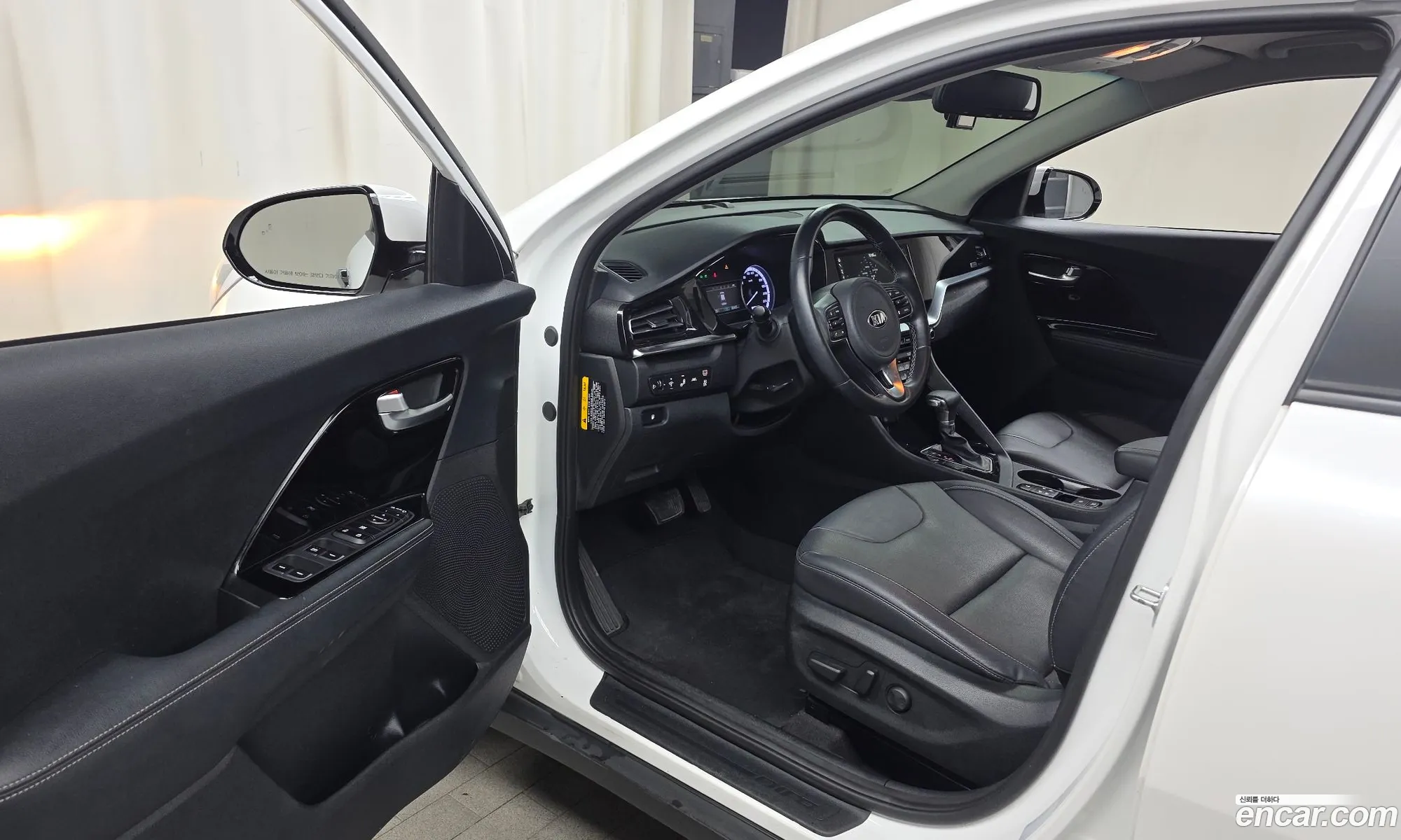 Kia Niro 2020 KNACB81CGLA416766 — 13