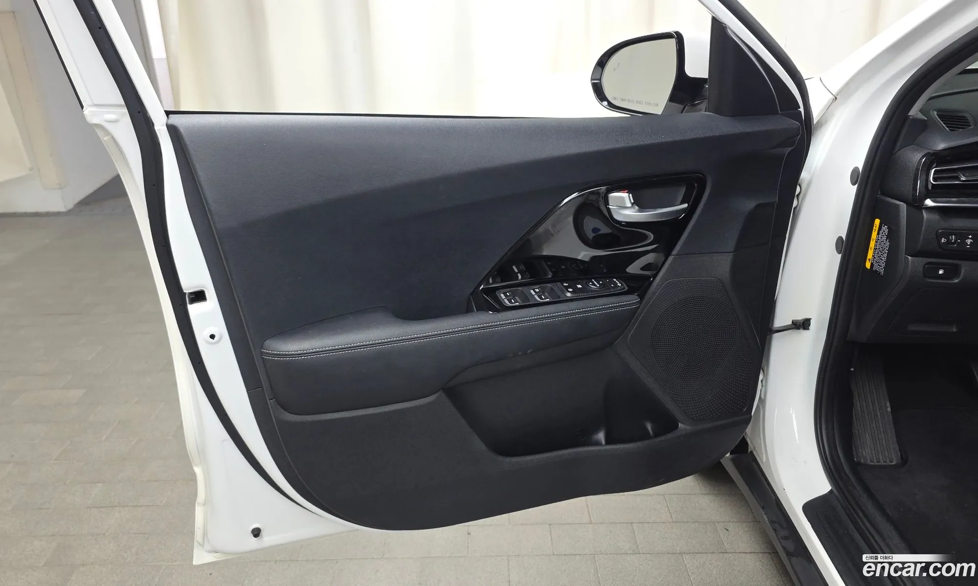 Kia Niro 2020 KNACB81CGLA416766 — 17
