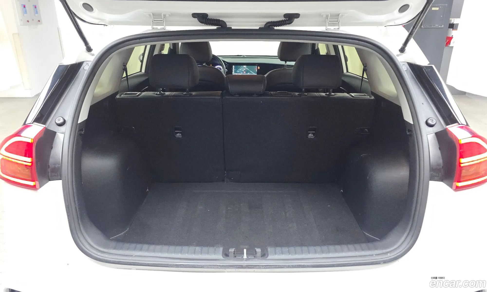 Kia Niro 2020 KNACB81CGLA416766 — 28