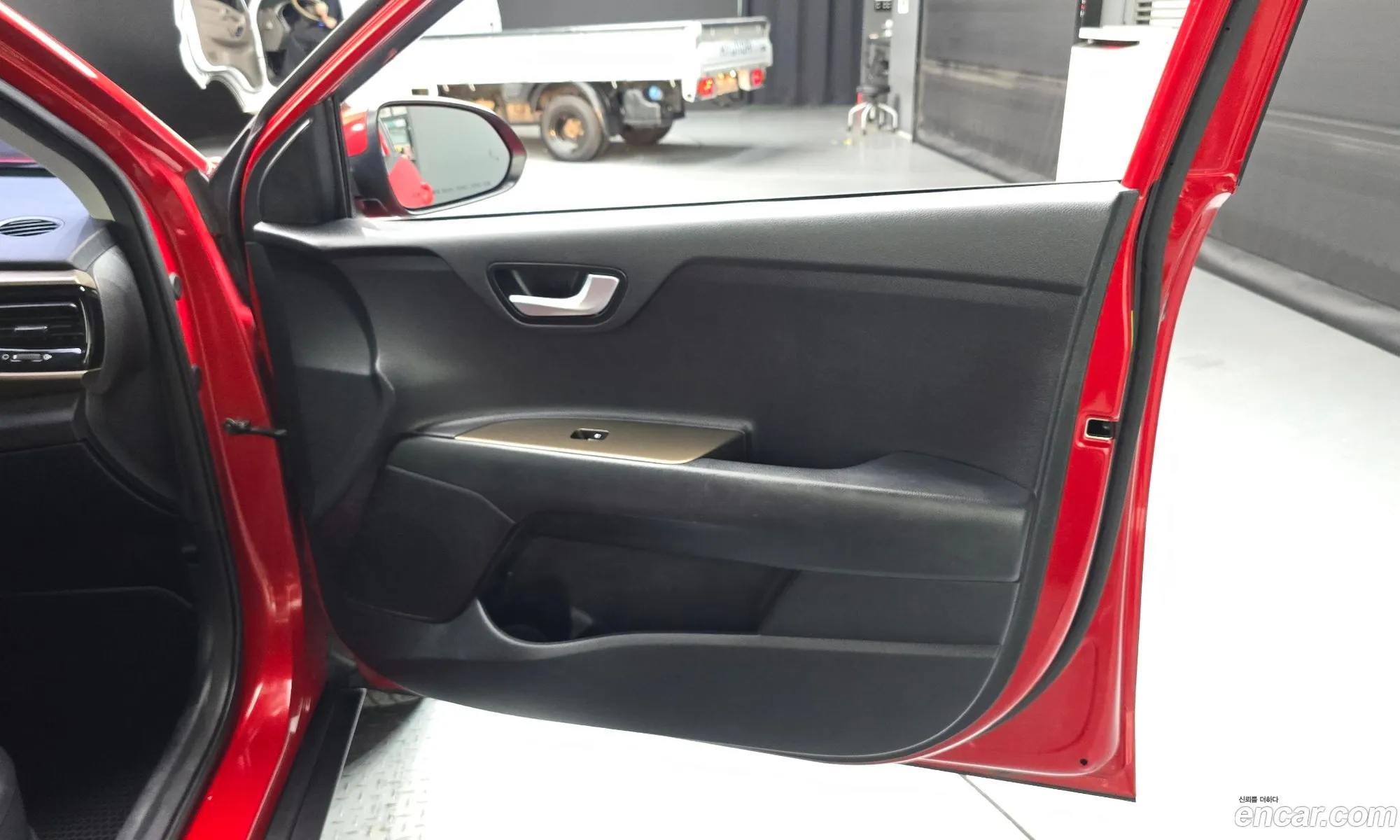 Kia Stonic 2018 KNADE815GJS209026 — 12