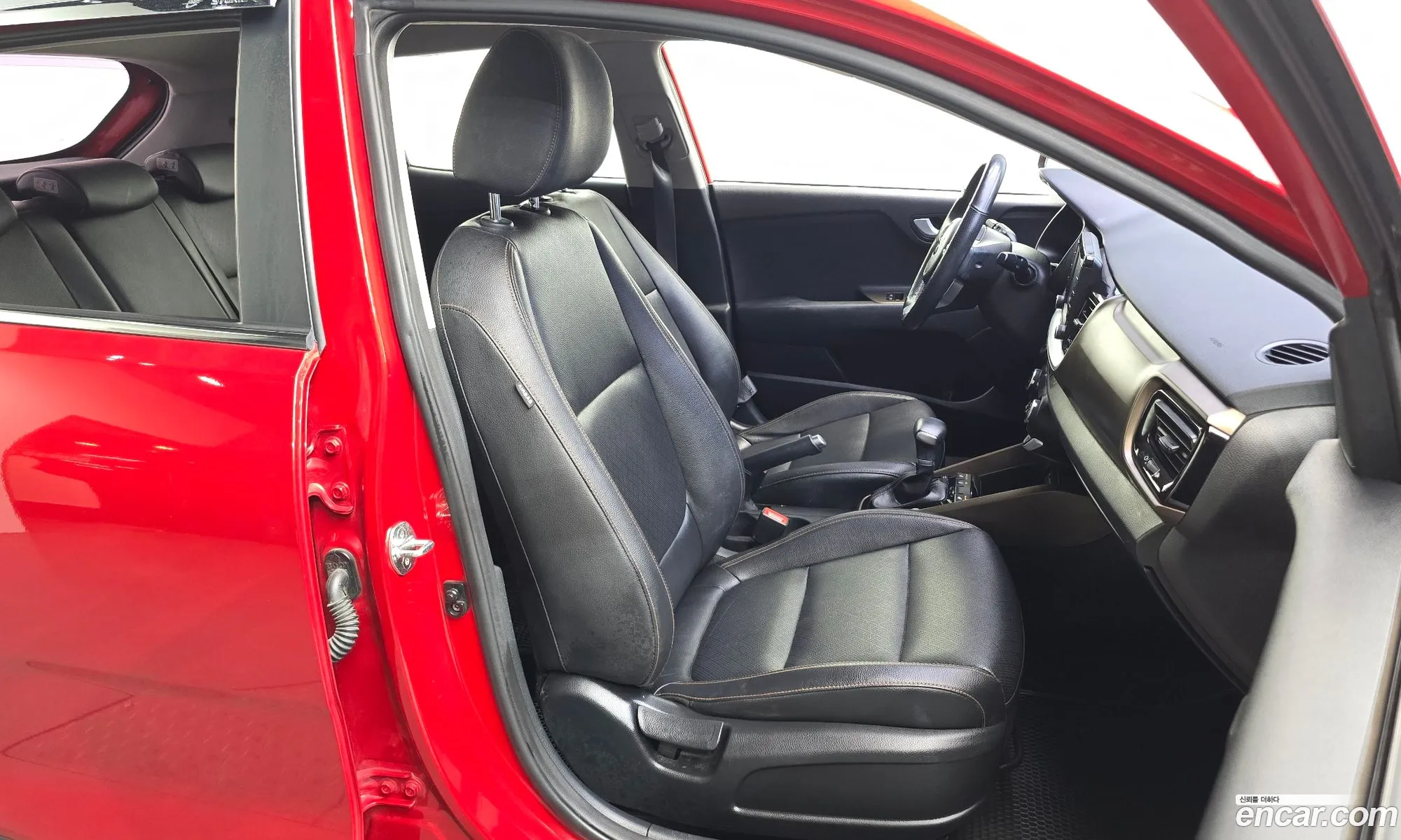 Kia Stonic 2018 KNADE815GJS209026 — 14