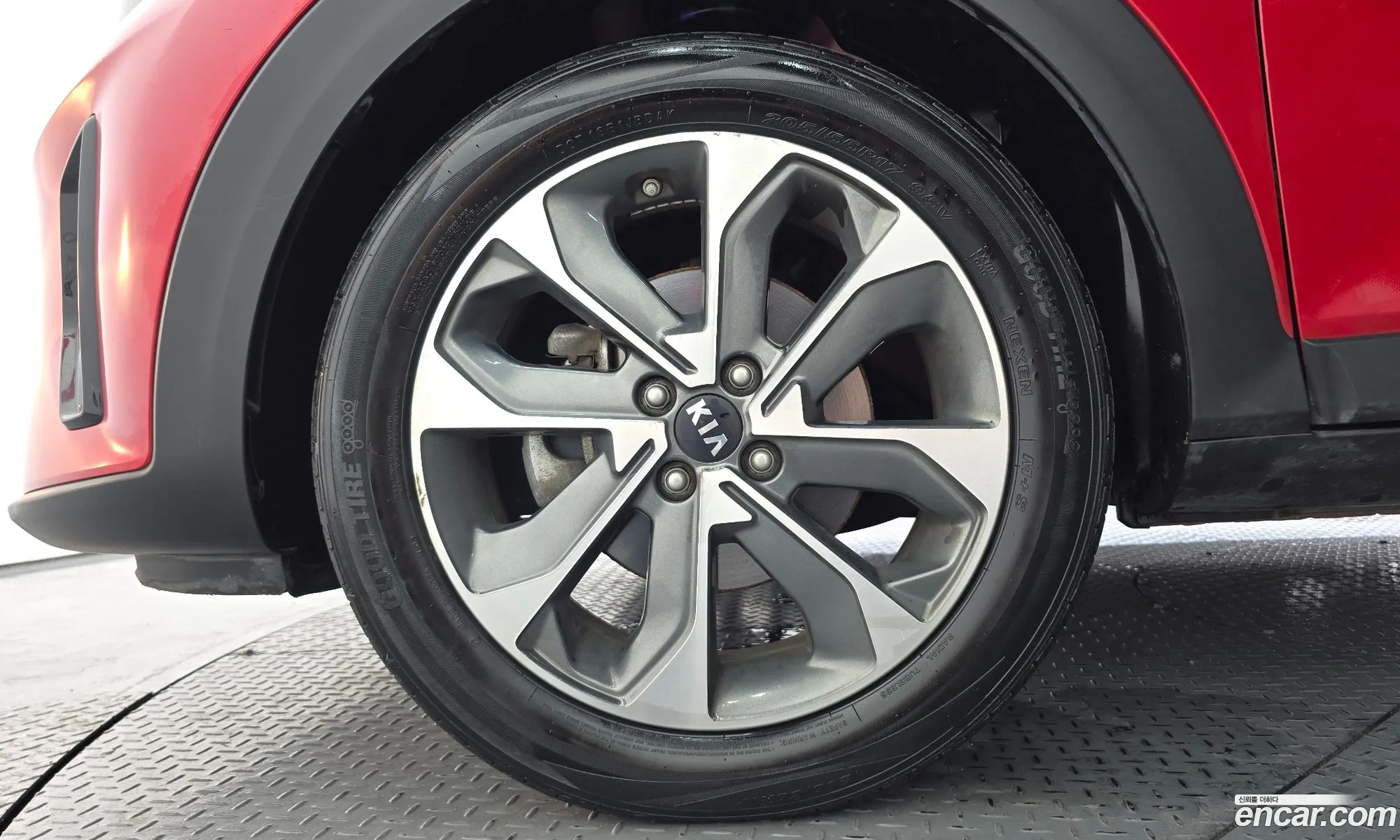 Kia Stonic 2018 KNADE815GJS209026 — 5