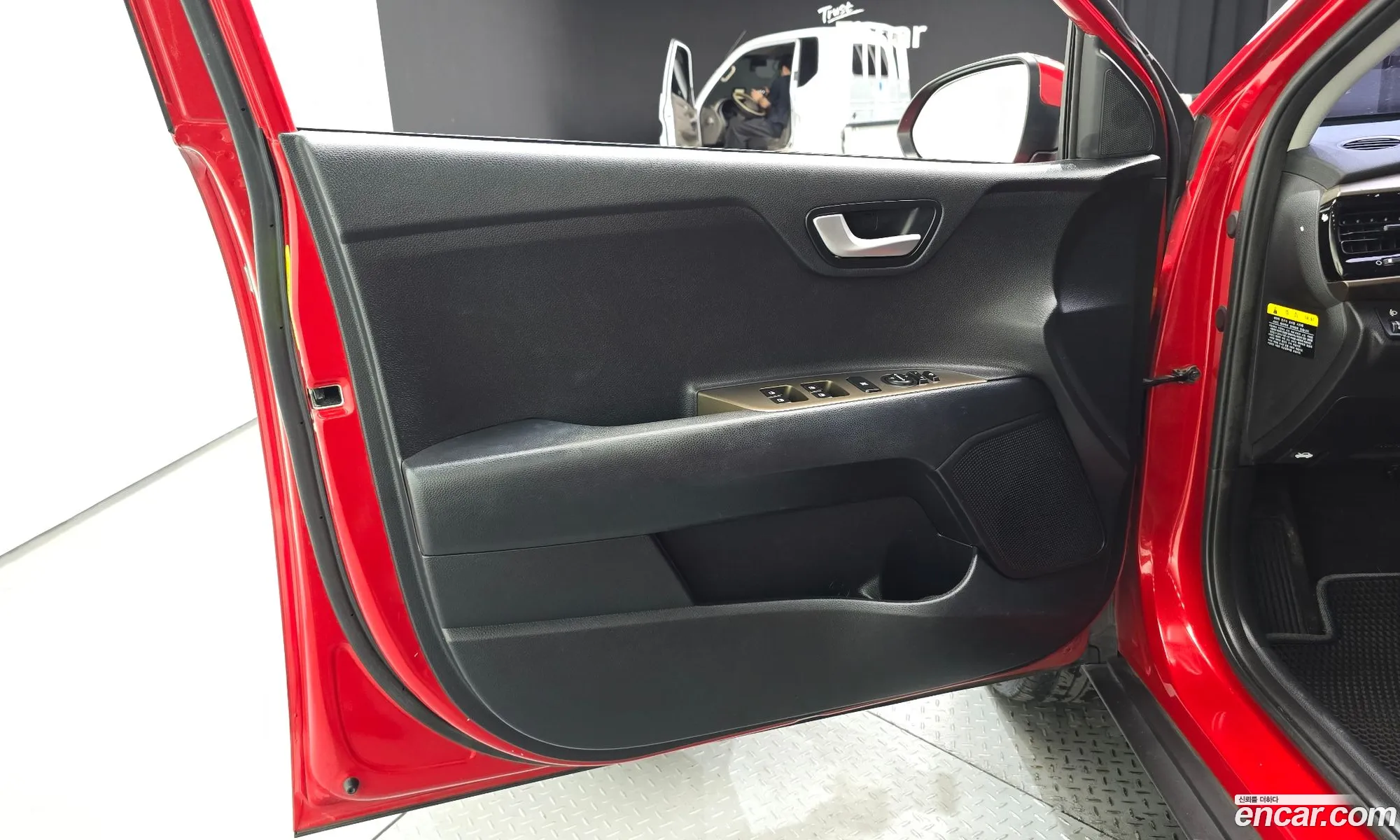 Kia Stonic 2018 KNADE815GJS209026 — 16