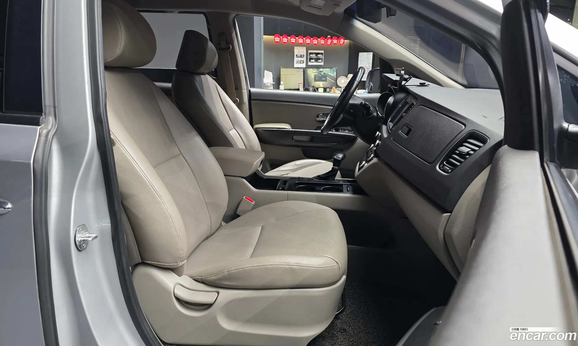Kia Carnival 2016 KNAMB81ABHS280036 — 19