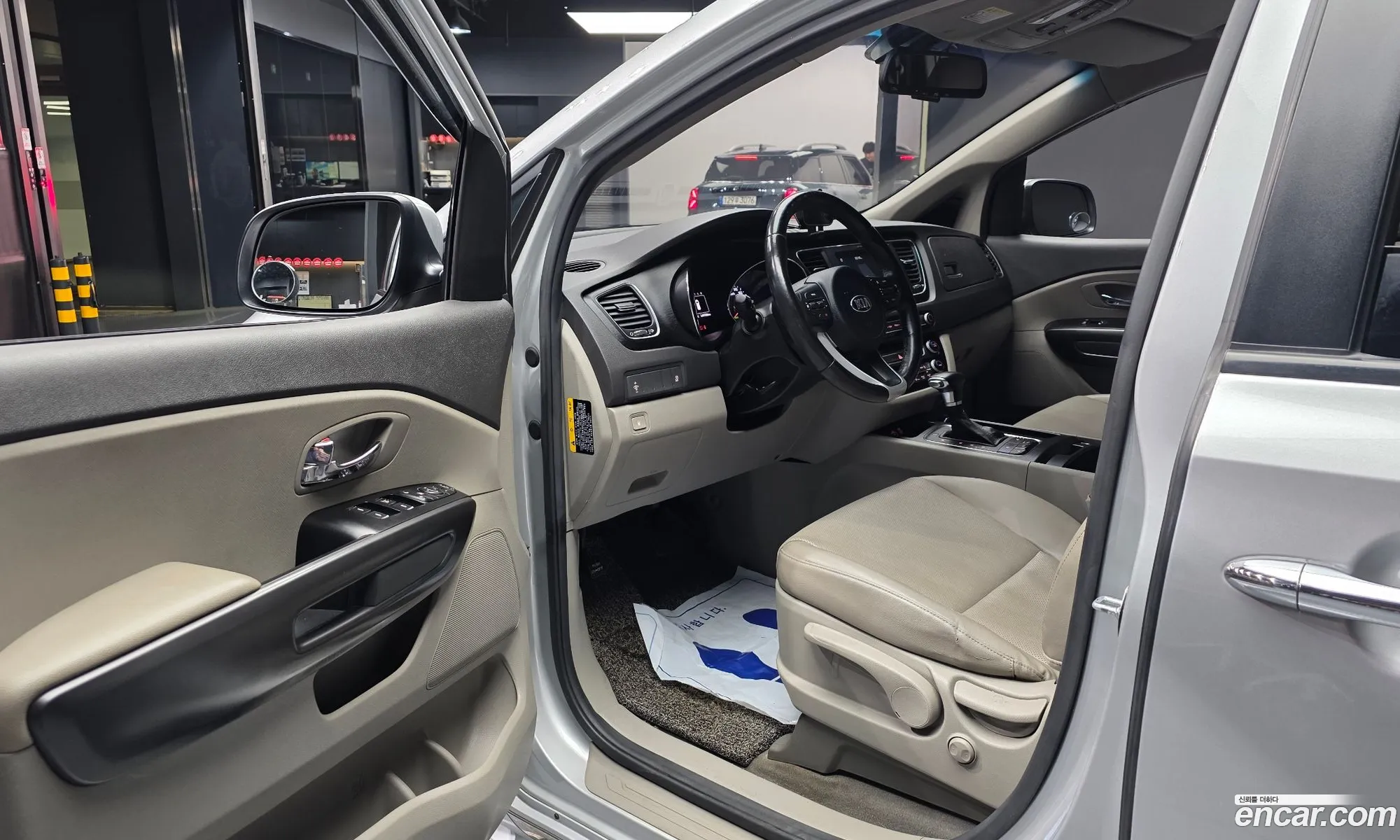 Kia Carnival 2016 KNAMB81ABHS280036 — 4