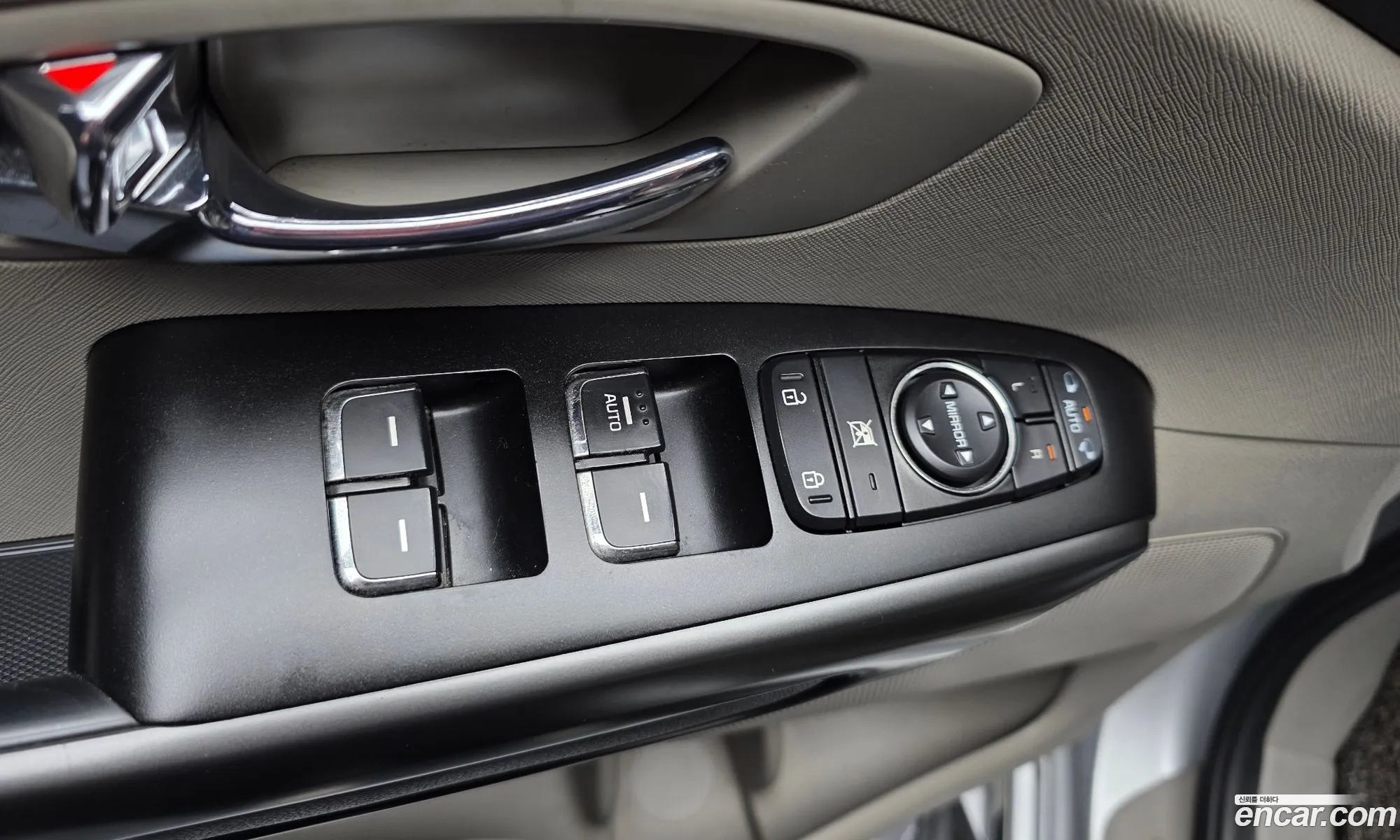 Kia Carnival 2016 KNAMB81ABHS280036 — 8