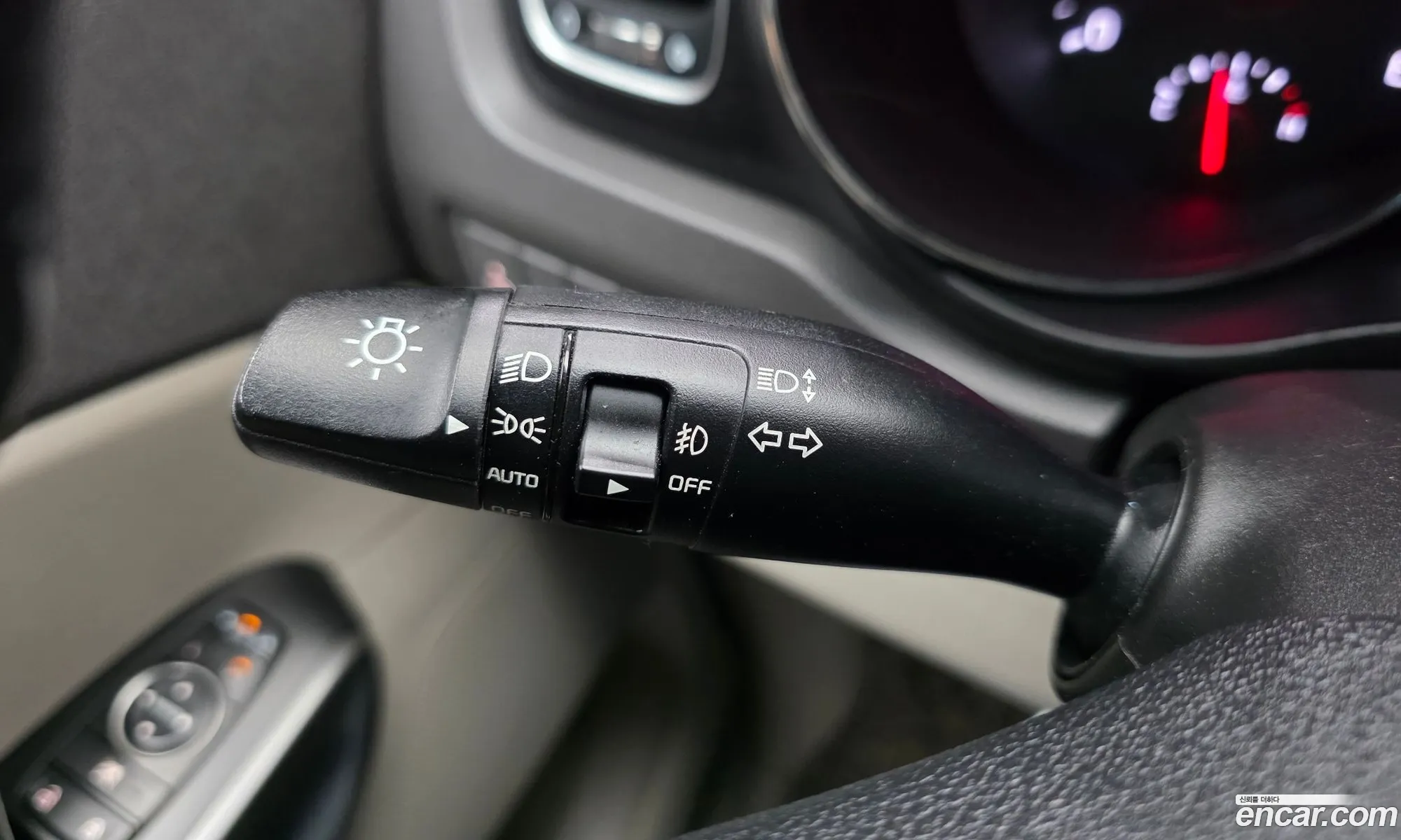 Kia Carnival 2016 KNAMB81ABHS280036 — 5