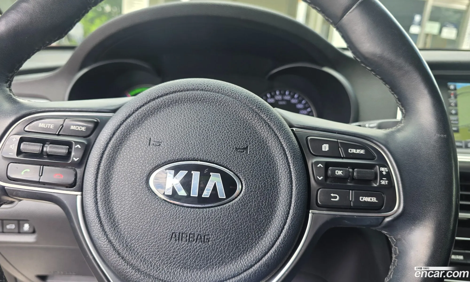 Kia K5 Hybrid 2016 — 5