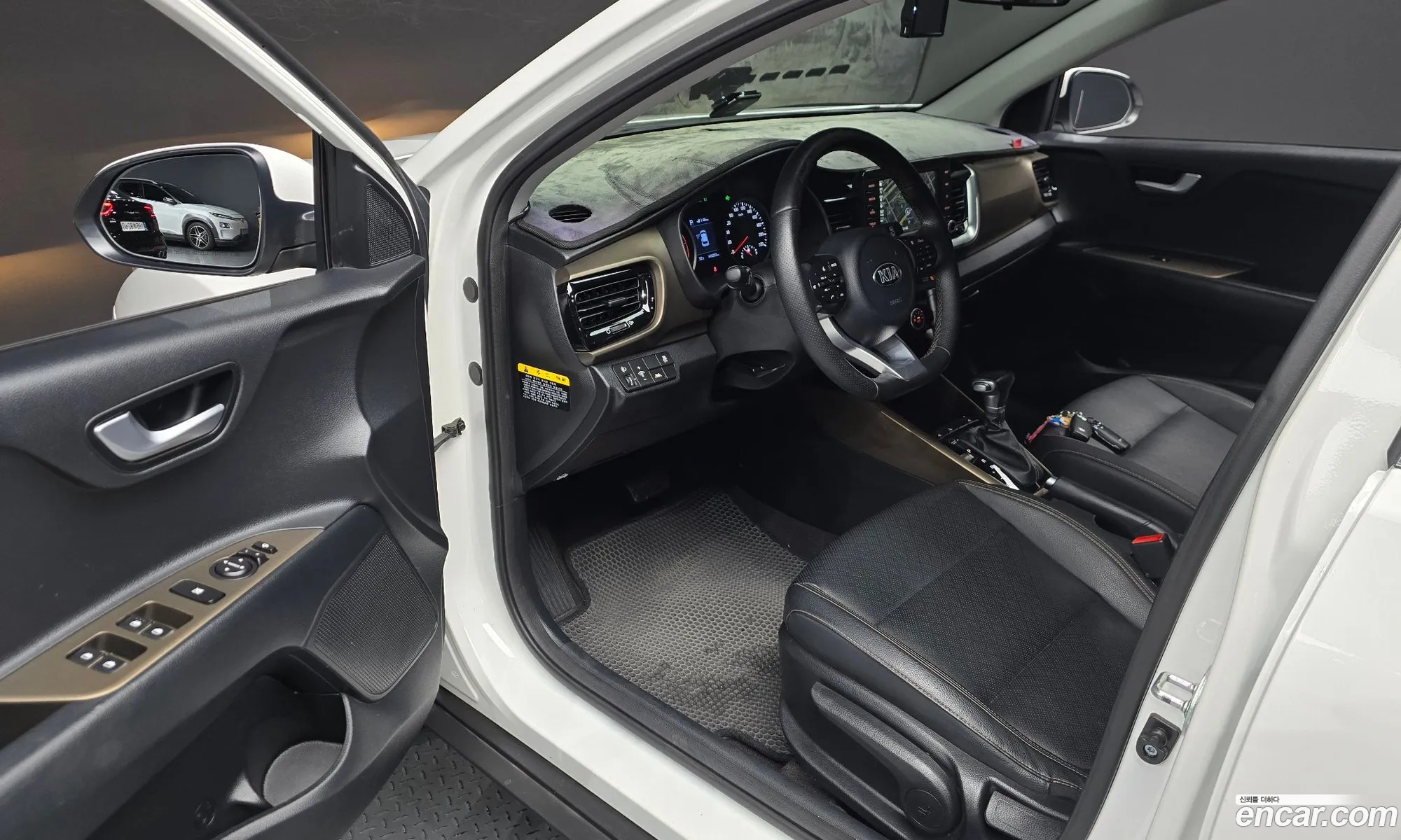 Kia Stonic 2017 KNADC815GJS104320 — 11