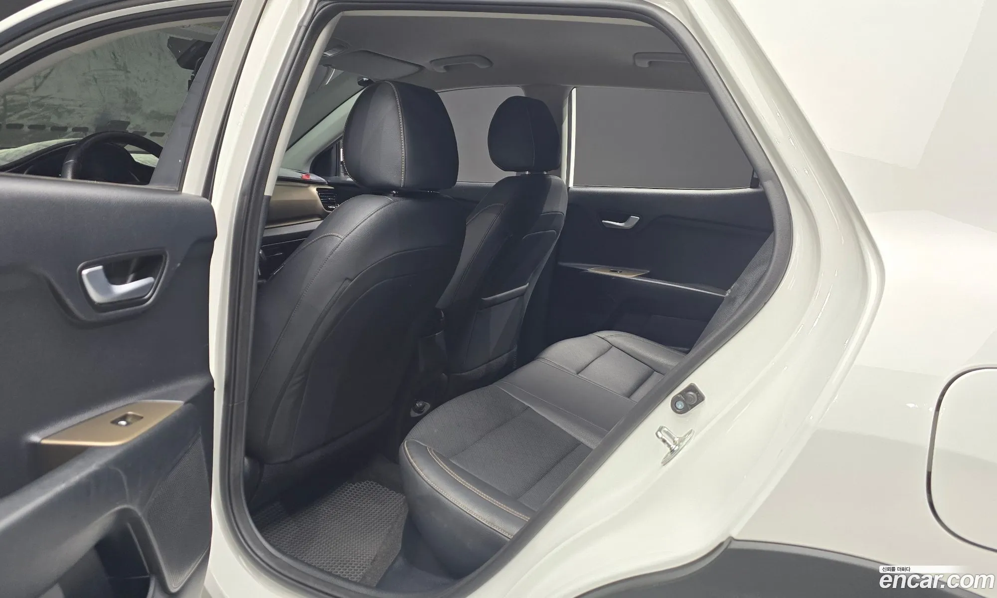 Kia Stonic 2017 KNADC815GJS104320 — 12