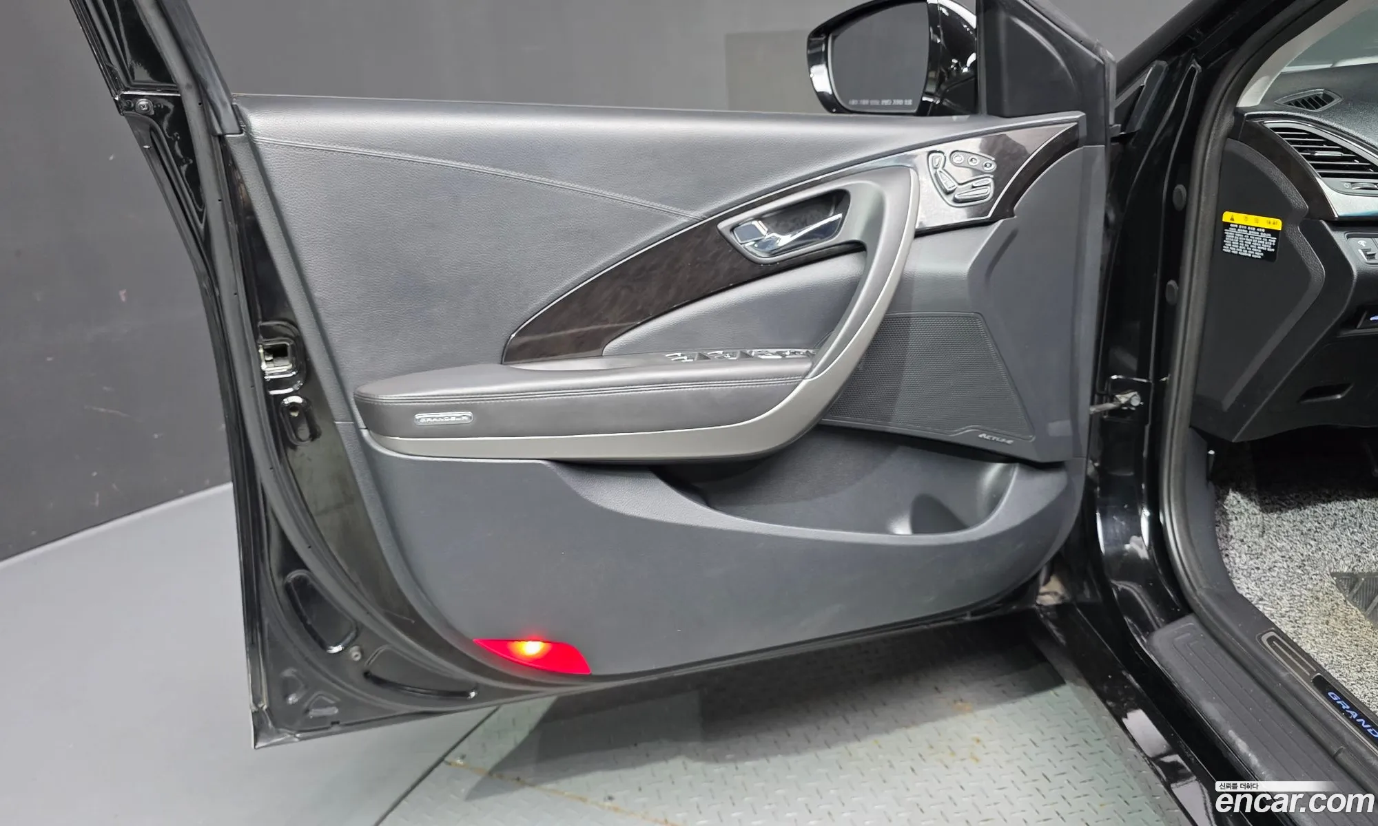 Hyundai Grandeur HG 2016 — 21