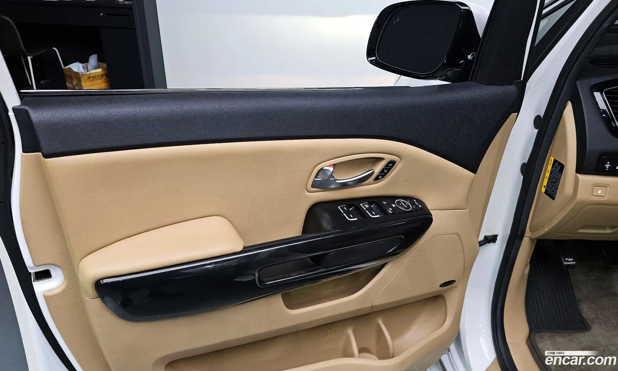 Kia Carnival 2014 KNAME81ABFS028277 — 8