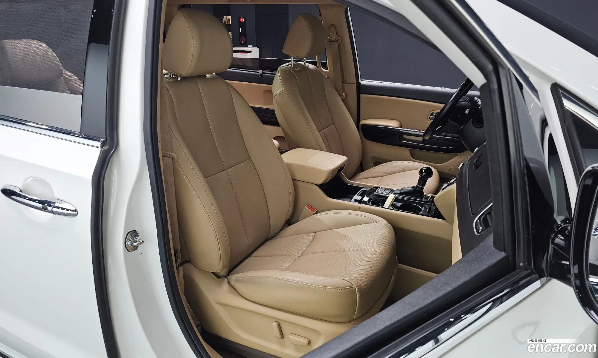 Kia Carnival 2014 KNAME81ABFS028277 — 9
