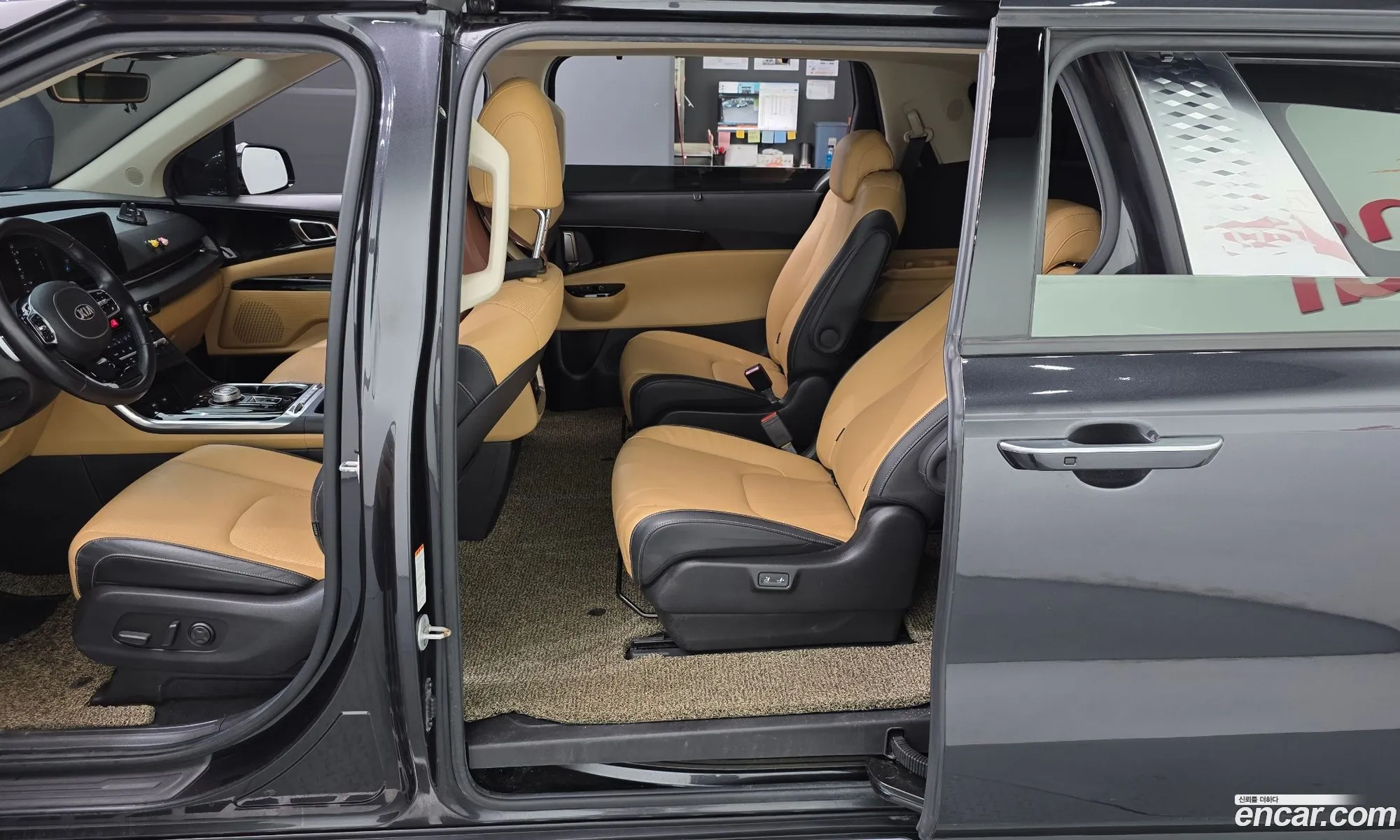 Kia Carnival 2020 KNANC81BBMS034649 — 3