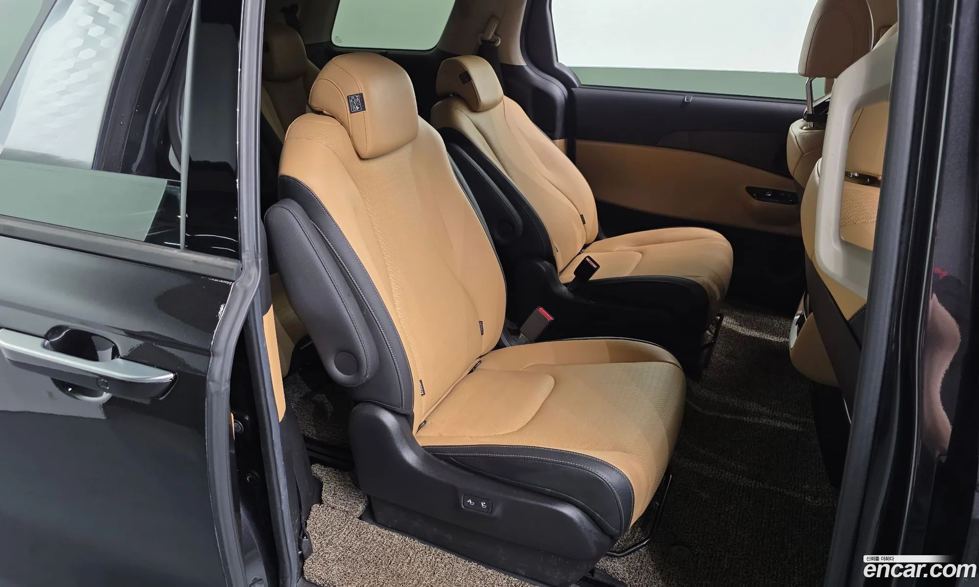 Kia Carnival 2020 KNANC81BBMS034649 — 6