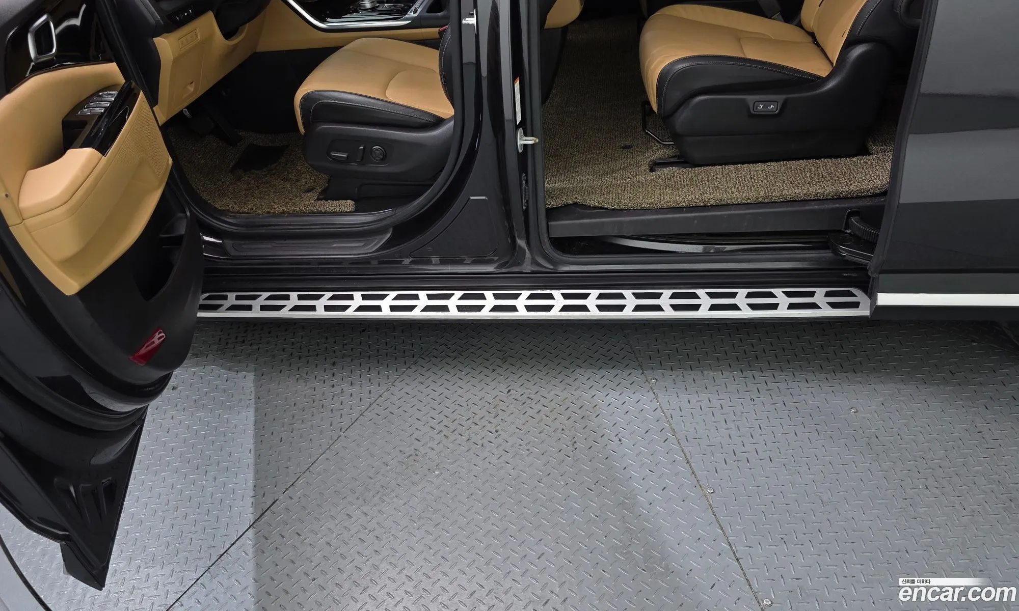 Kia Carnival 2020 KNANC81BBMS034649 — 10