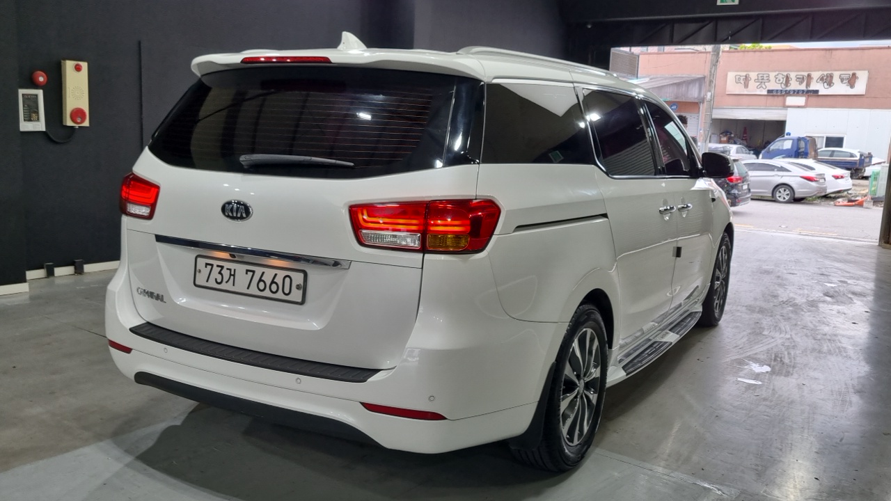 Kia Carnival 2015 — 17