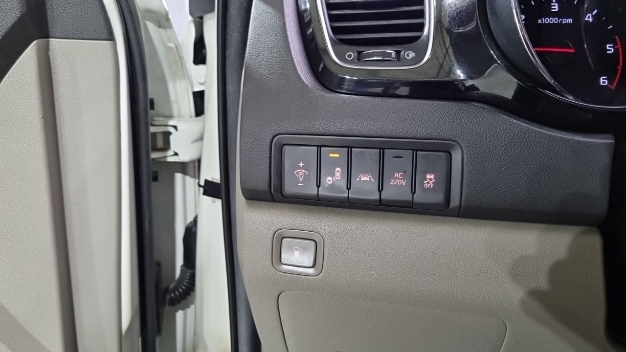 Kia Carnival 2015 — 11
