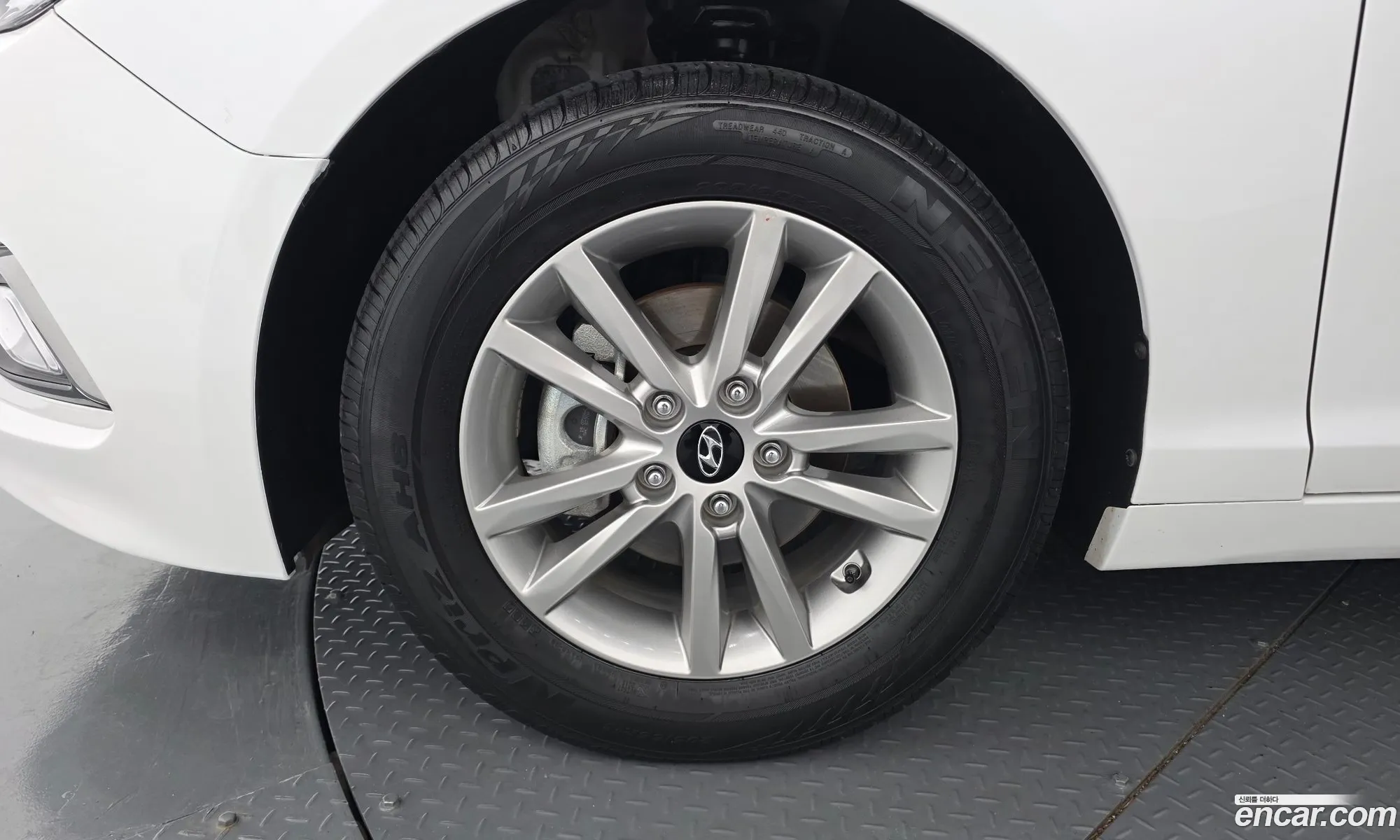 Hyundai LF Sonata 2016 KMHE341DBHA296563 — 13