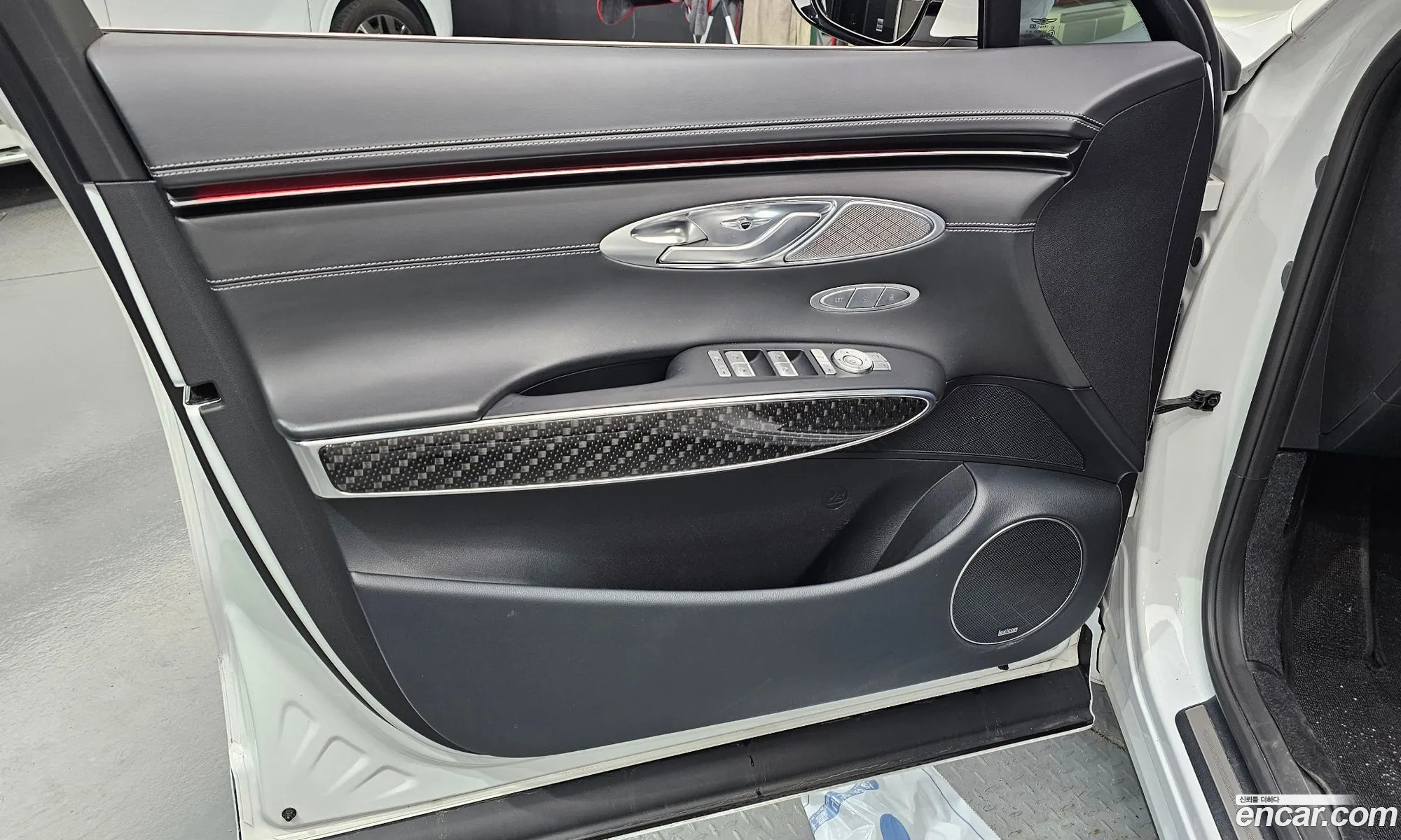 Genesis GV70 2021 KMTMF81CDMU030926 — 28