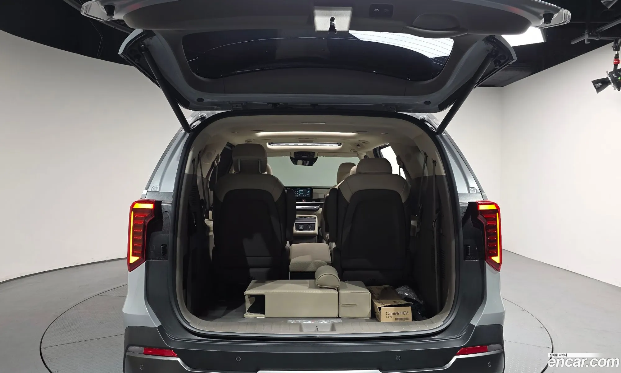 Kia Carnival 2025 — 18