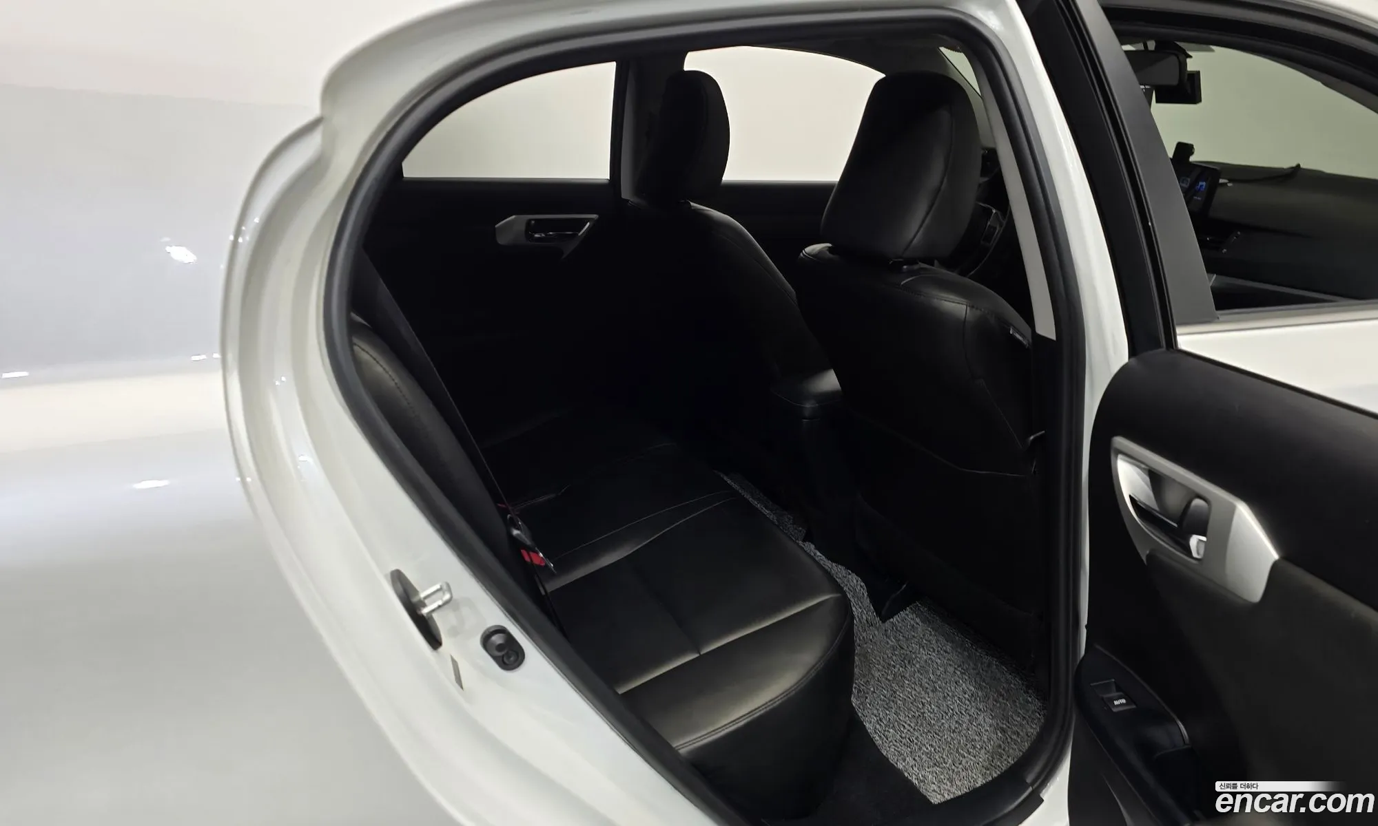 Lexus CT200h 2012 JTHKD5BH3D2126715 — 8