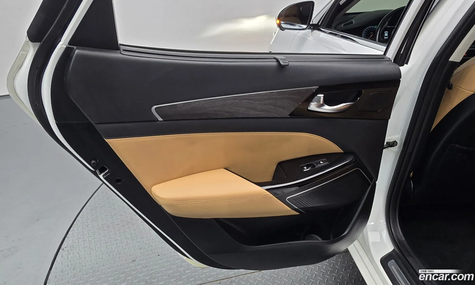 Kia K7 Premier 2019 KNALC41BBLA181653 — 11