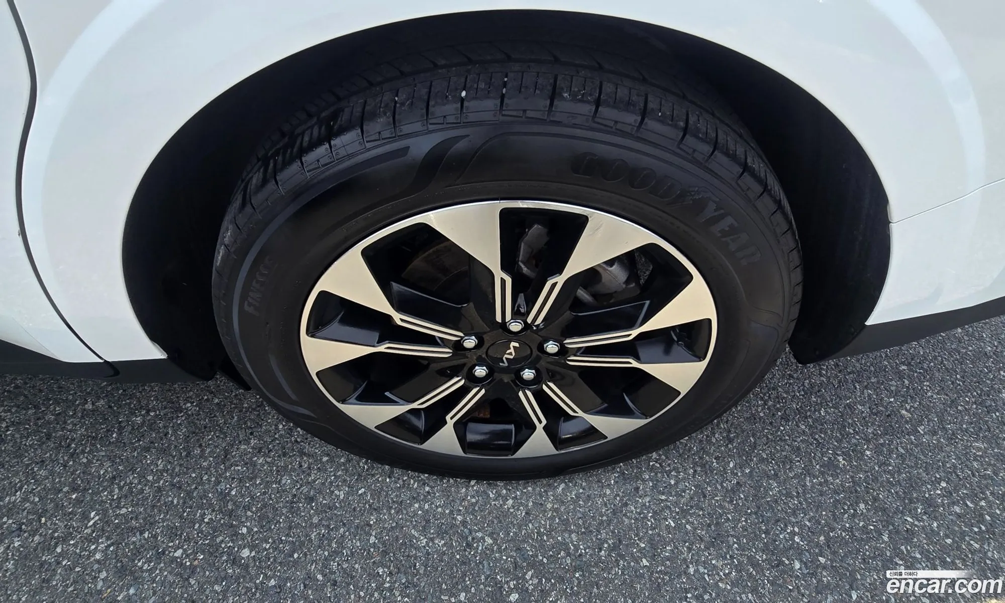 Kia Carnival 2023 — 18