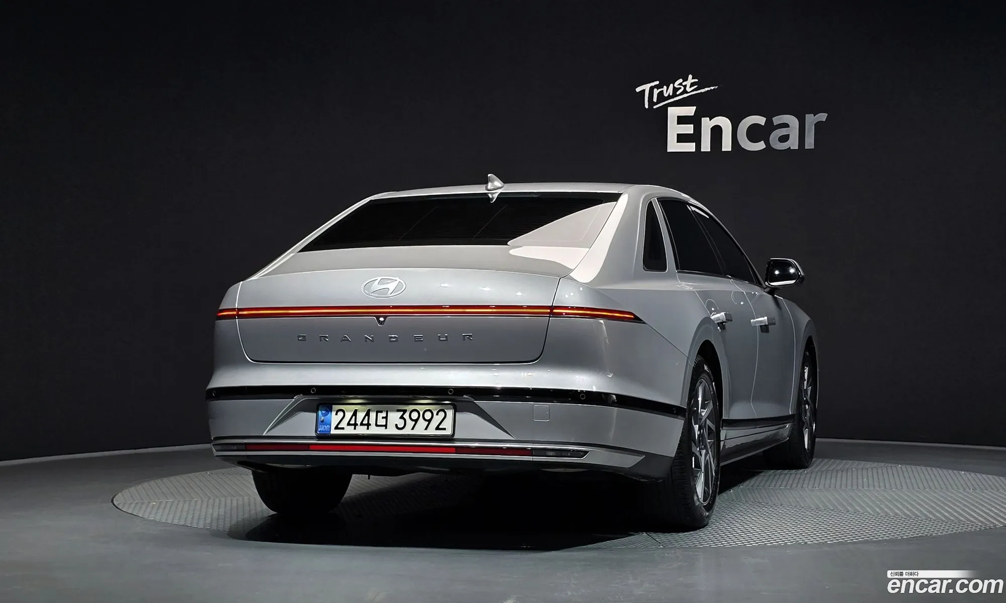 Hyundai Grandeur Hybrid 2023 — 30