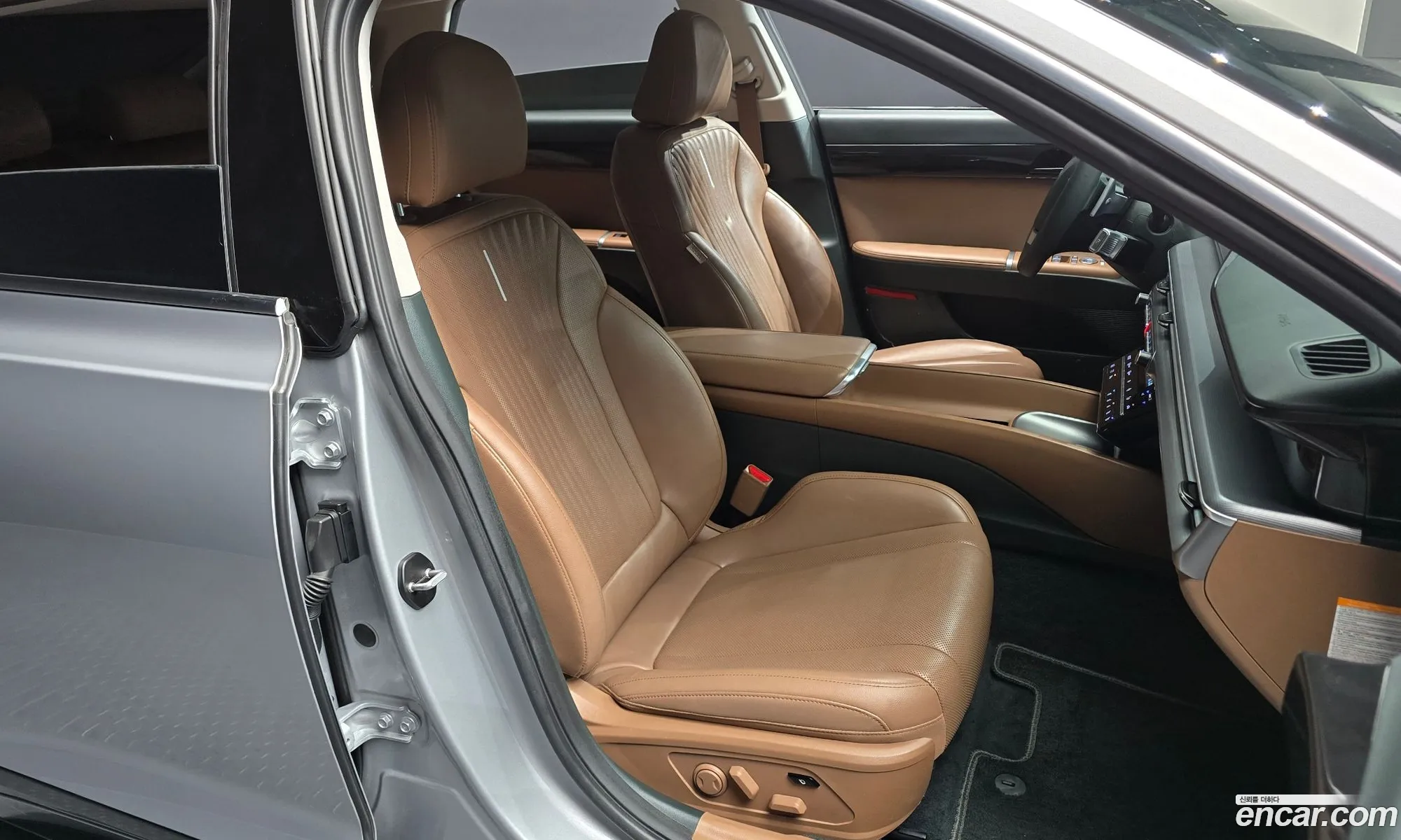 Hyundai Grandeur Hybrid 2023 — 9