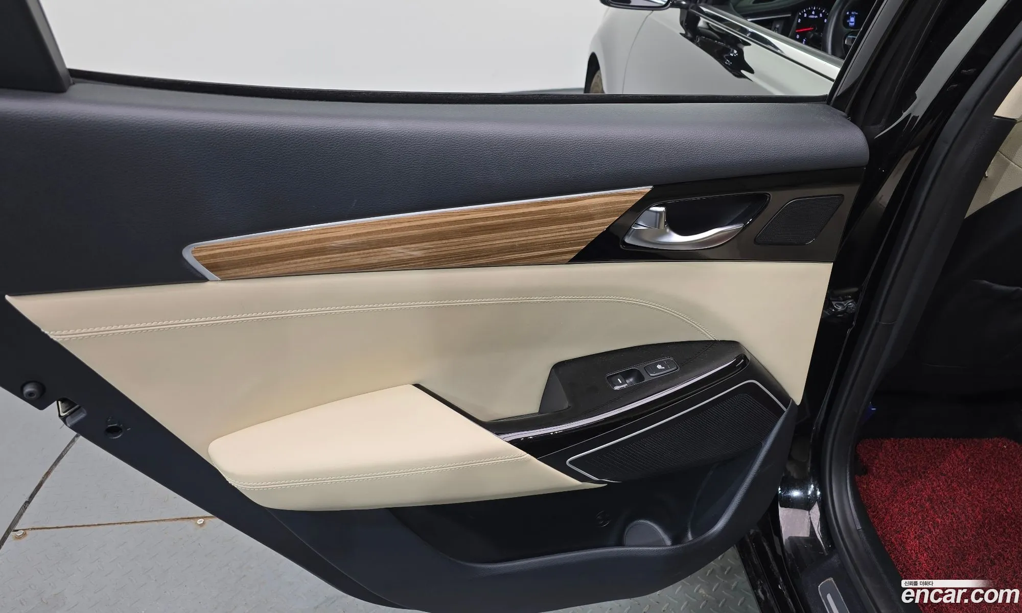 Kia K7 2018 KNALB415BJA151007 — 15