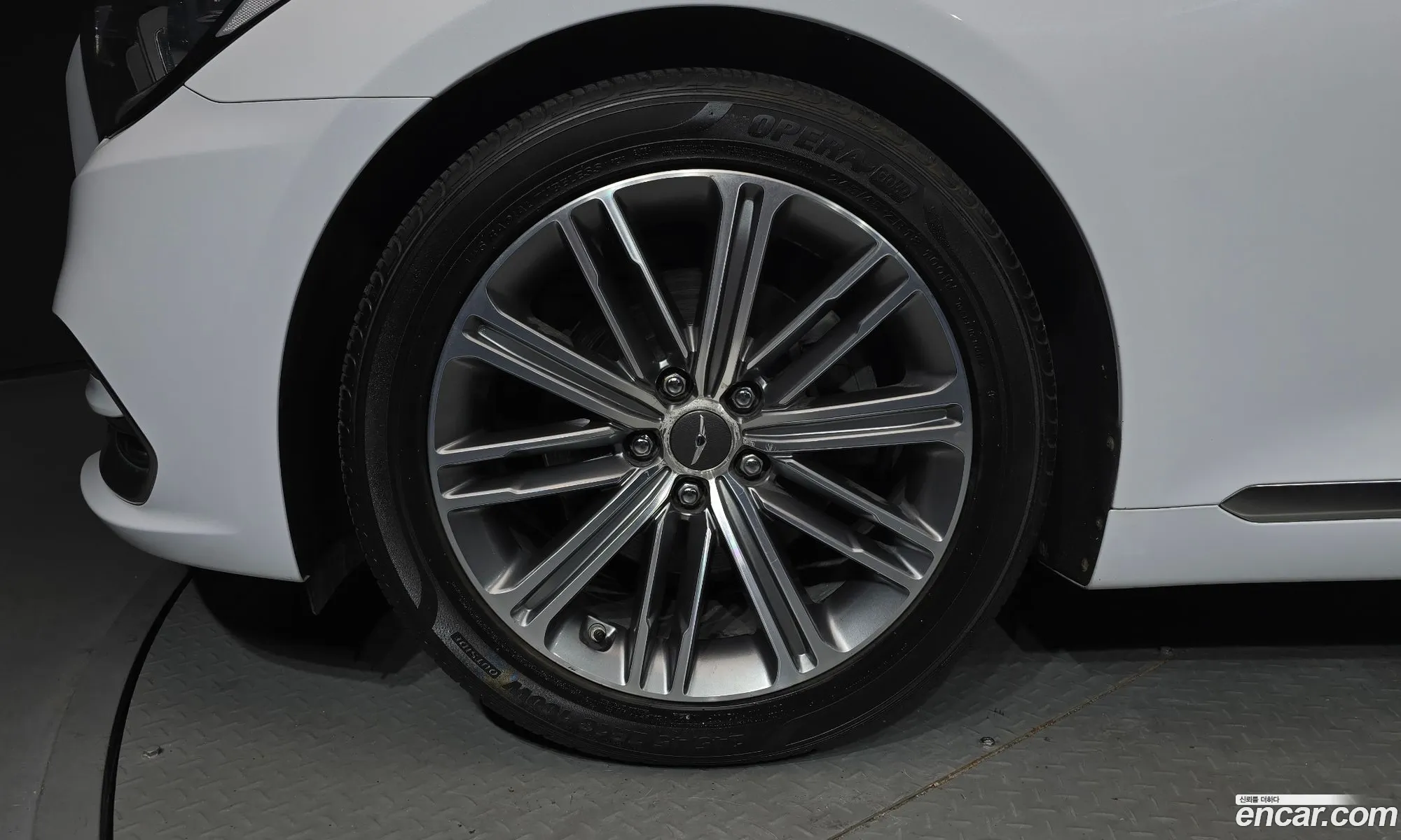 Genesis G80 2018 KMHGL41DBJU290229 — 6