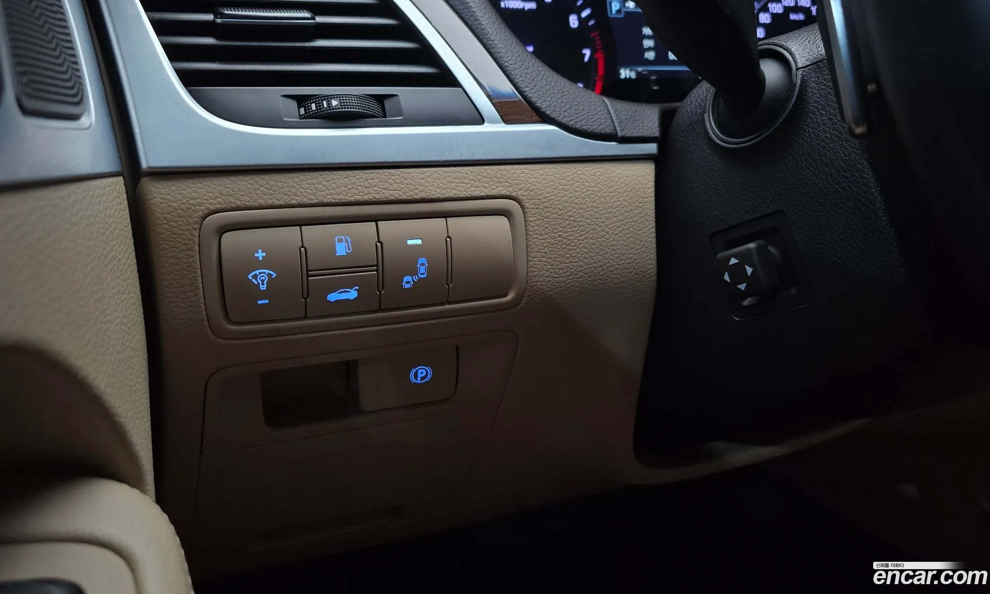Genesis G80 2018 KMHGL41DBJU290229 — 10