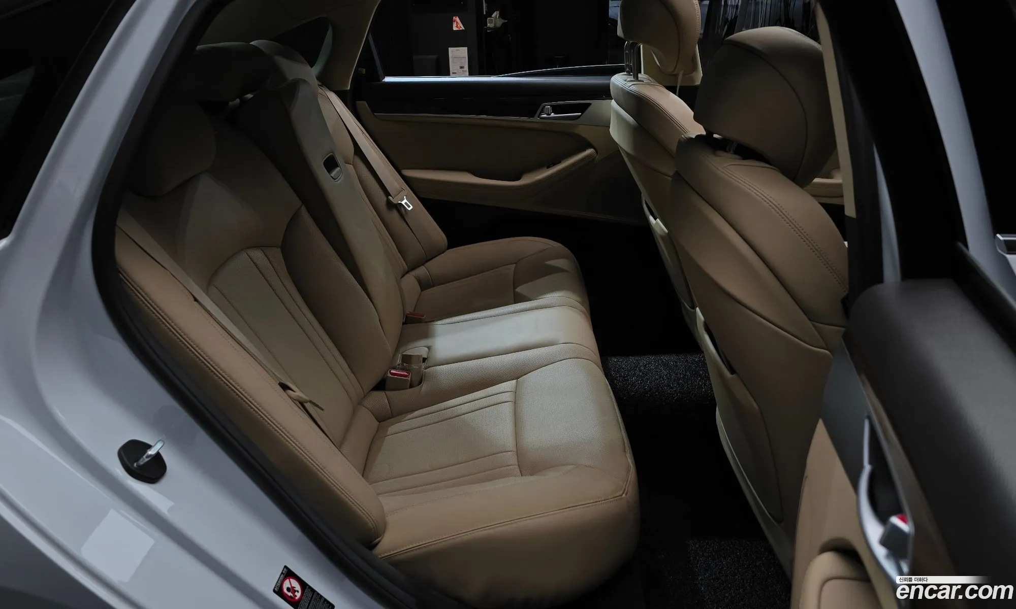 Genesis G80 2018 KMHGL41DBJU290229 — 2
