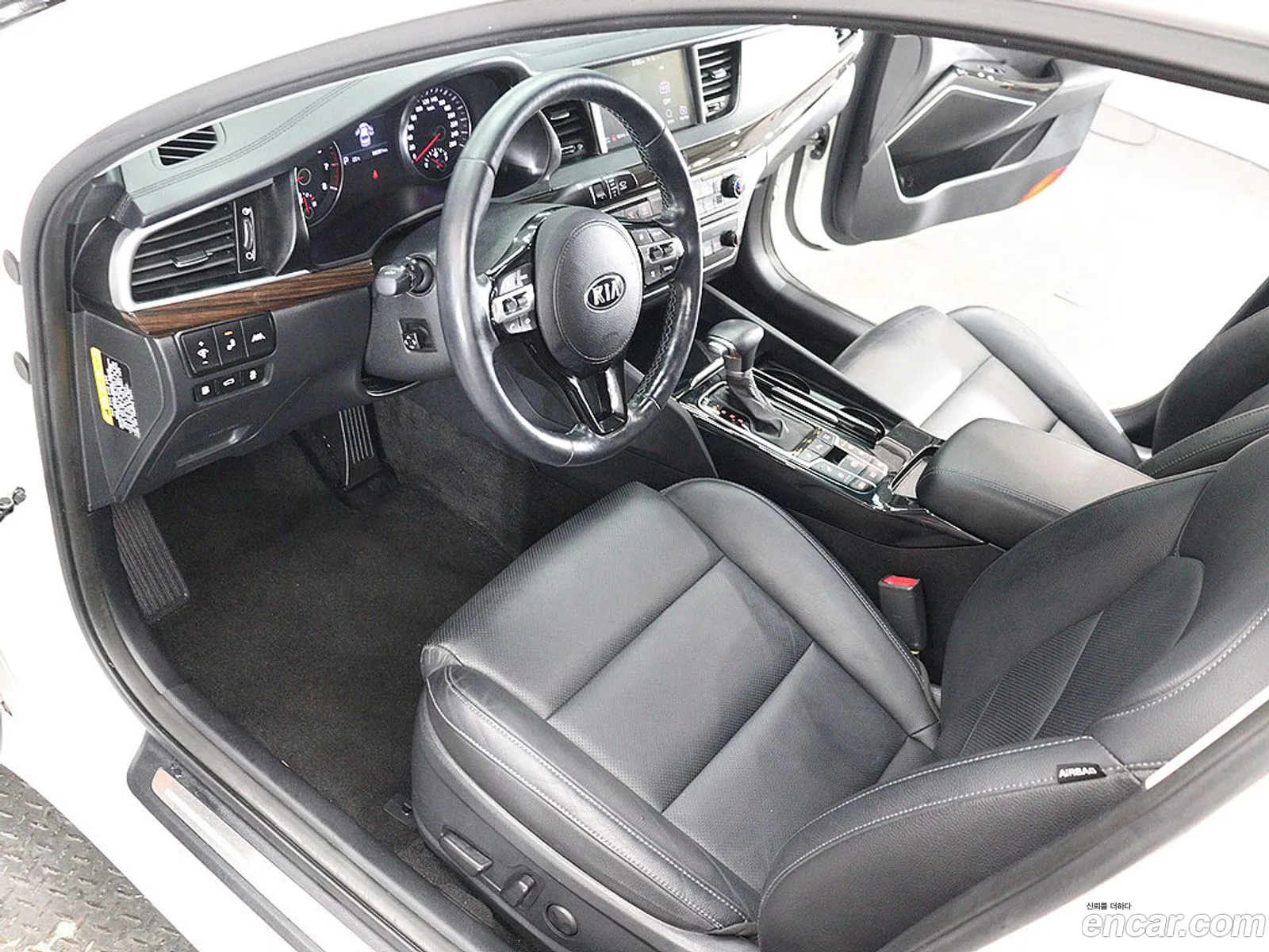 Kia K7 2019 — 17