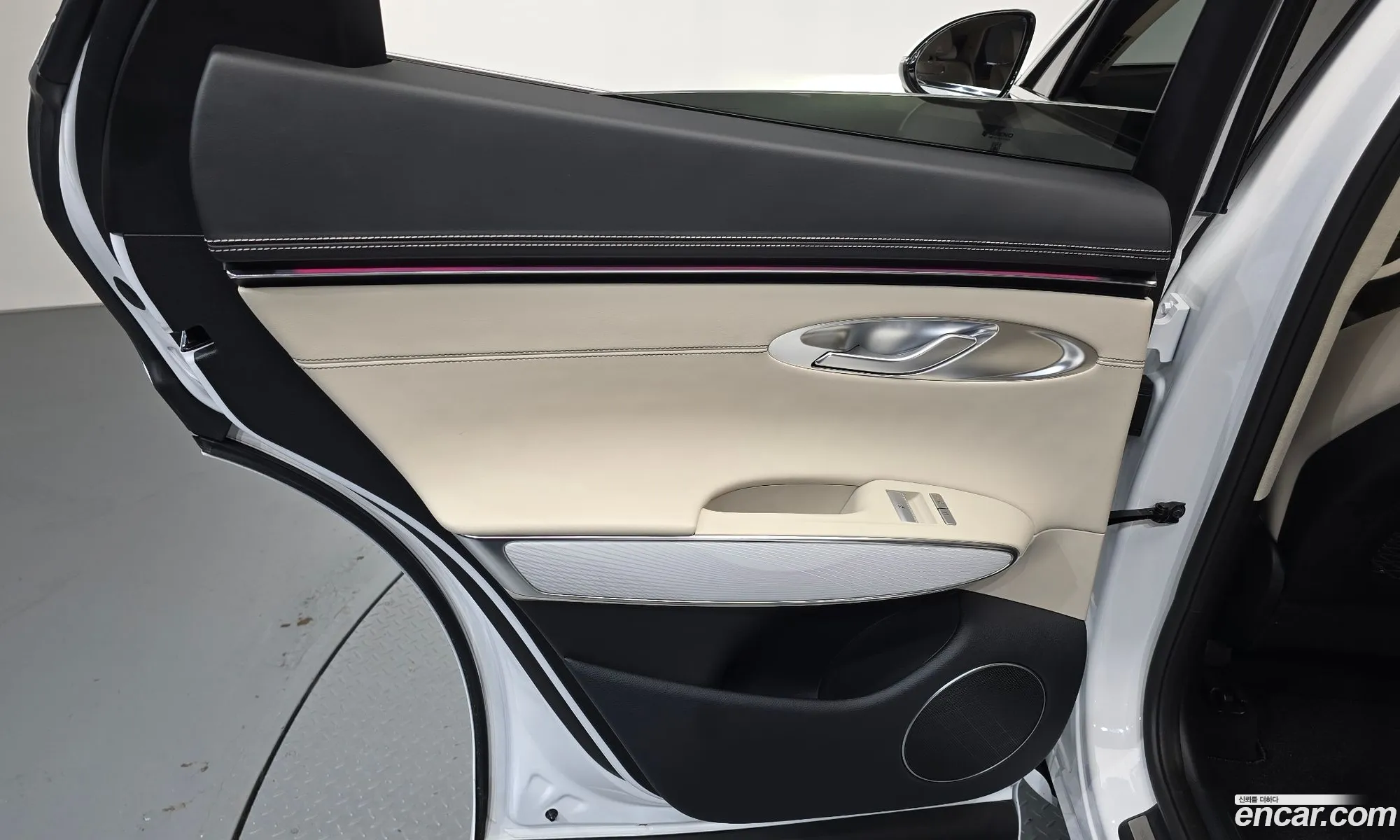Genesis GV70 2025 — 4