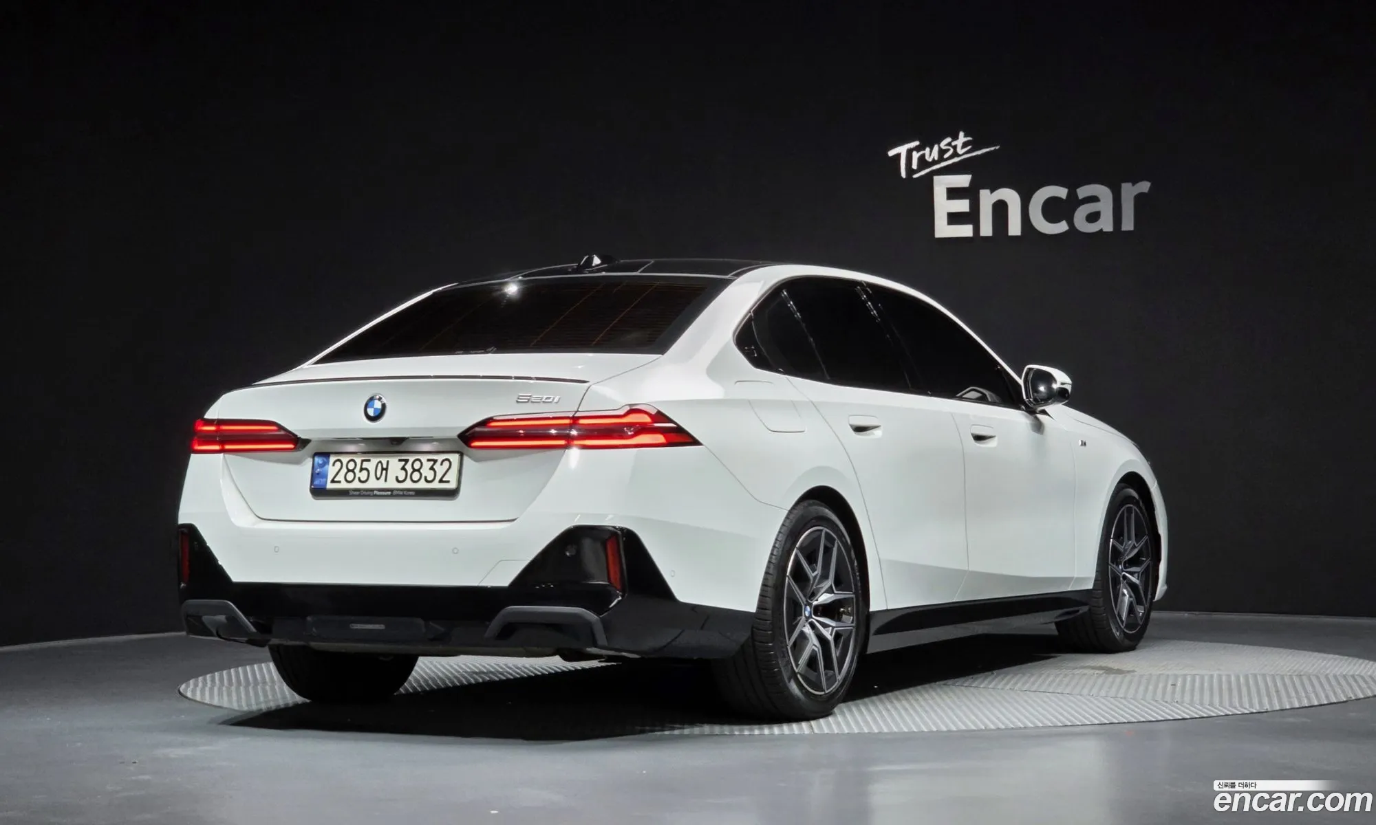 BMW 5 Series 2024 — 17