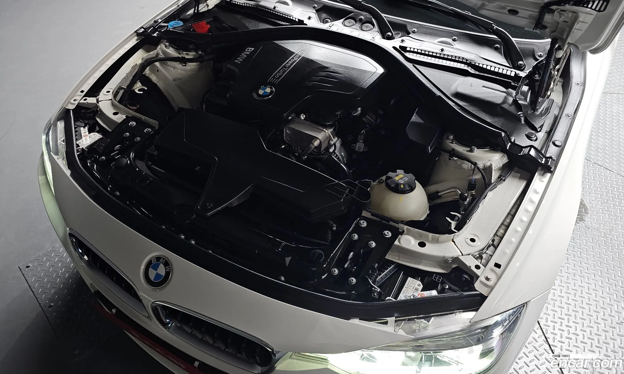 BMW 3 Series 2016 WBA8A9103HK882359 — 30