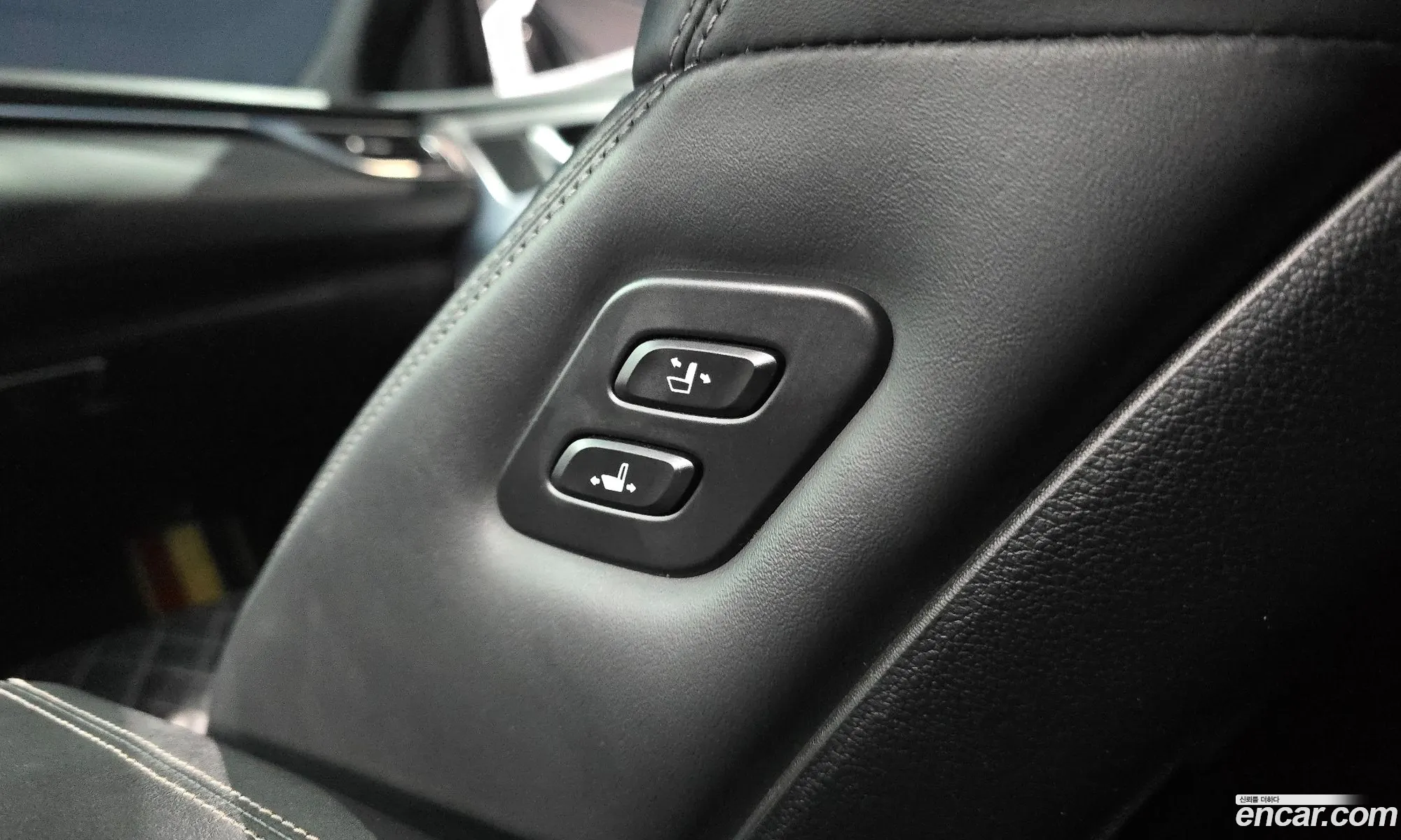 Genesis G70 2019 KMTG541EBKU048947 — 18