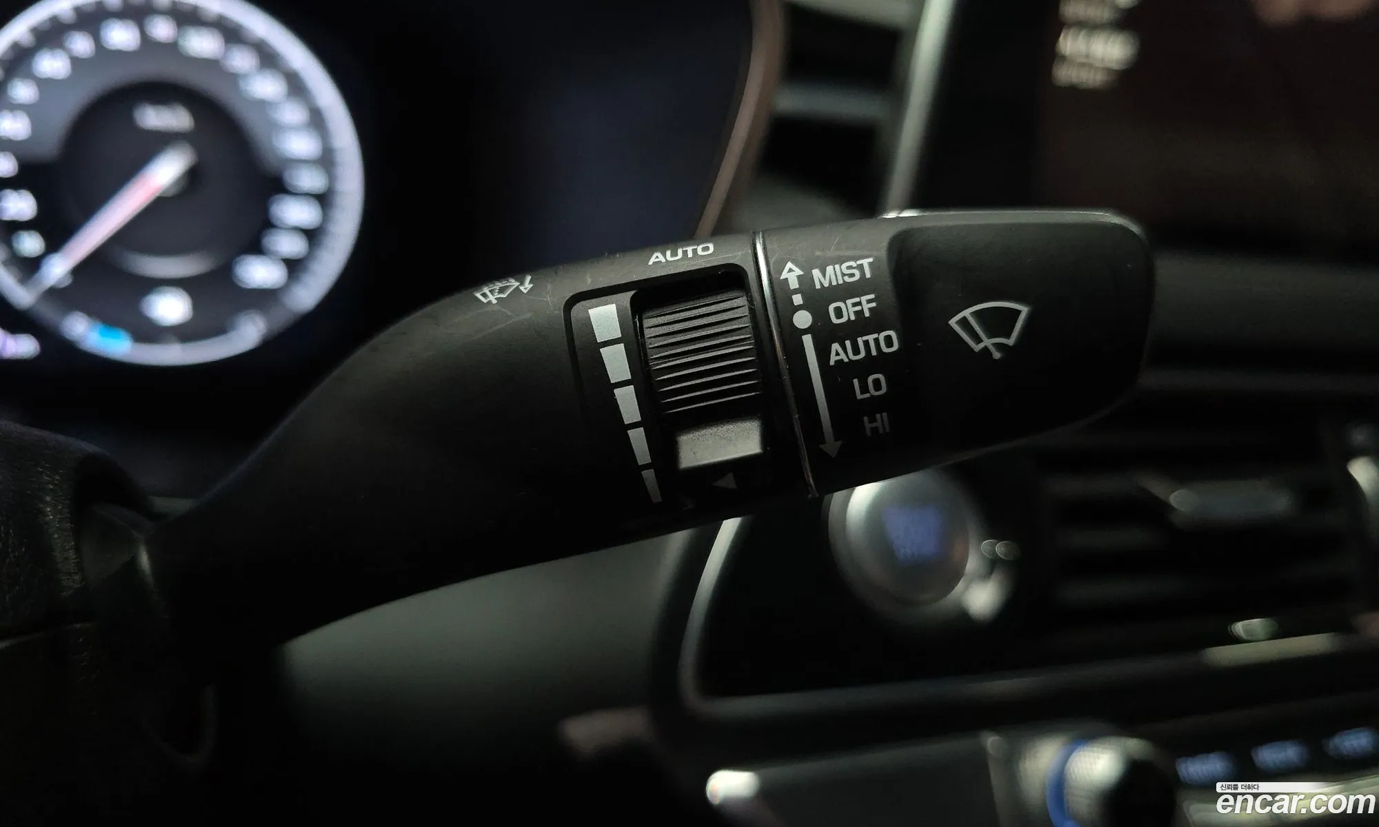 Genesis G70 2019 KMTG541EBKU048947 — 12