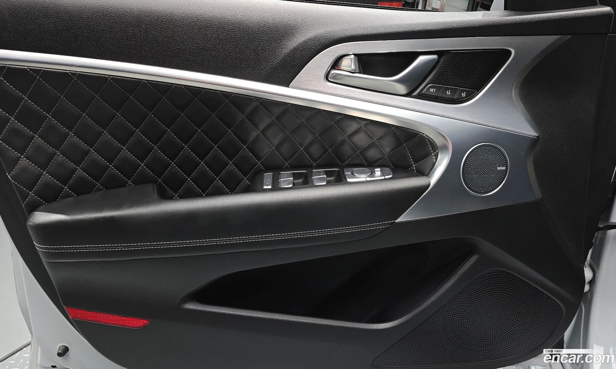 Genesis G70 2019 KMTG541EBKU048947 — 8