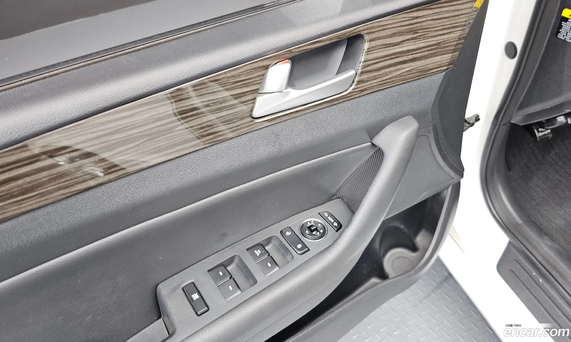 Hyundai LF Sonata 2014 — 21