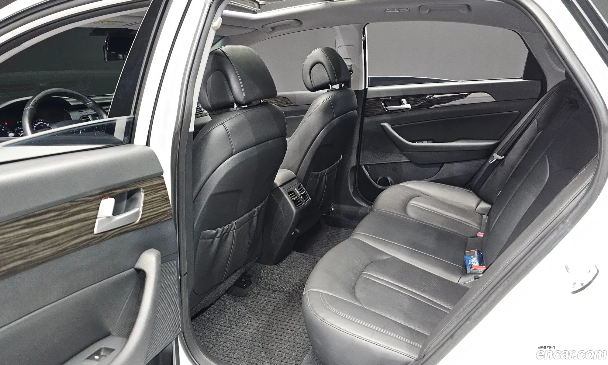 Hyundai LF Sonata 2014 — 28