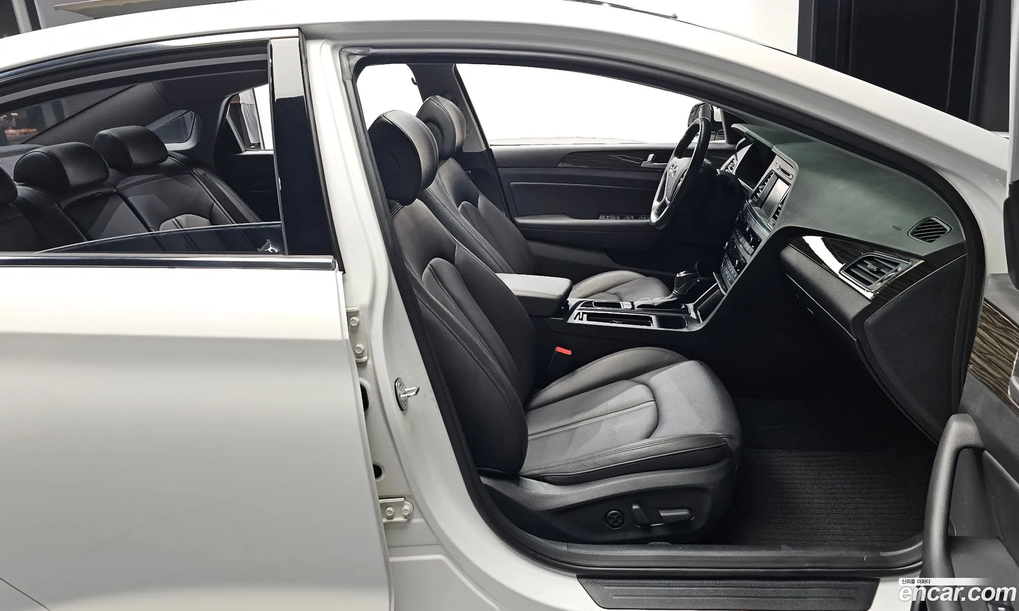 Hyundai LF Sonata 2014 — 10