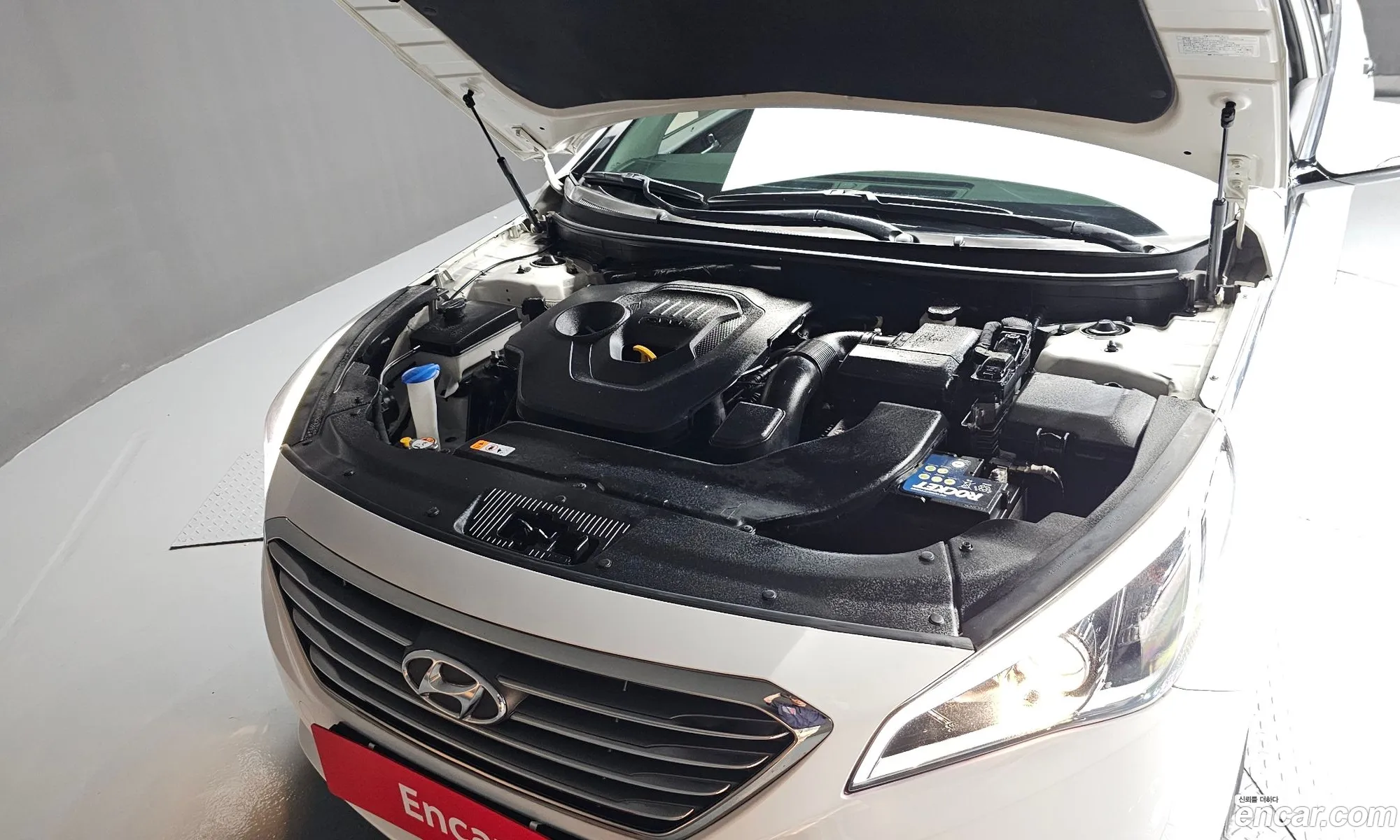 Hyundai LF Sonata 2014 — 12