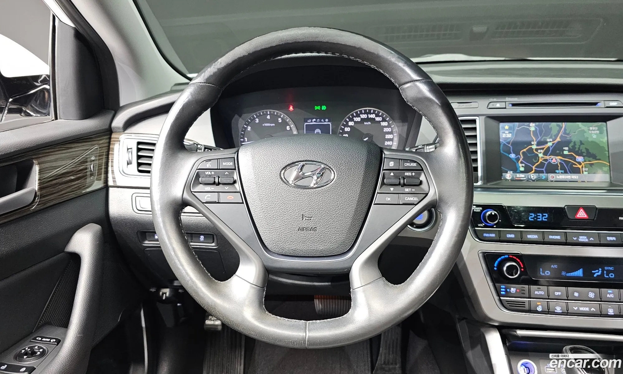 Hyundai LF Sonata 2014 — 29