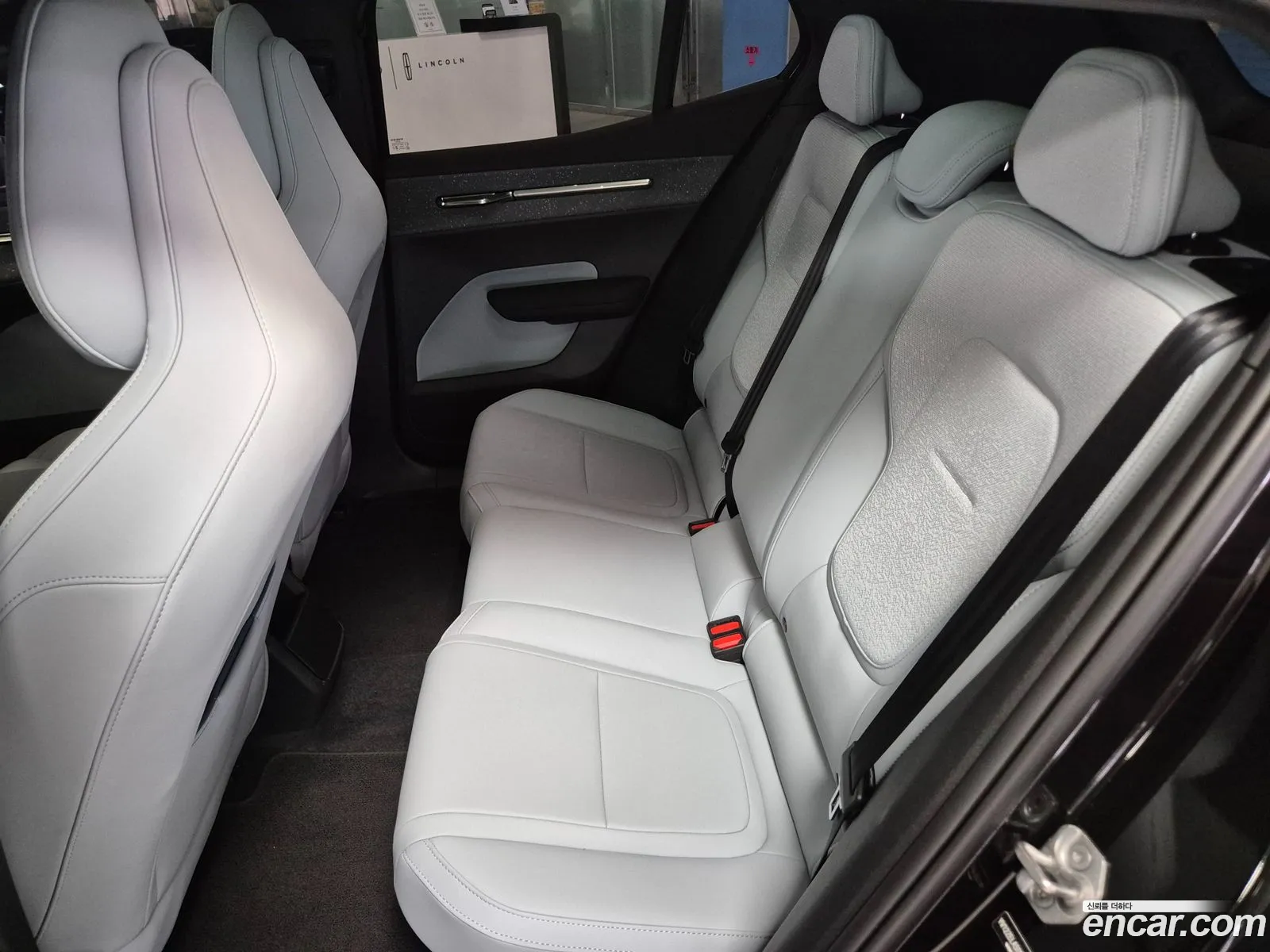 Volvo EX30 2025 — 17