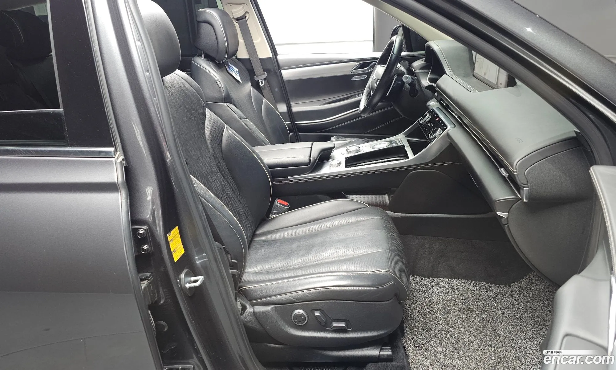 Genesis GV80 2020 KMTHB81DDLU025741 — 6